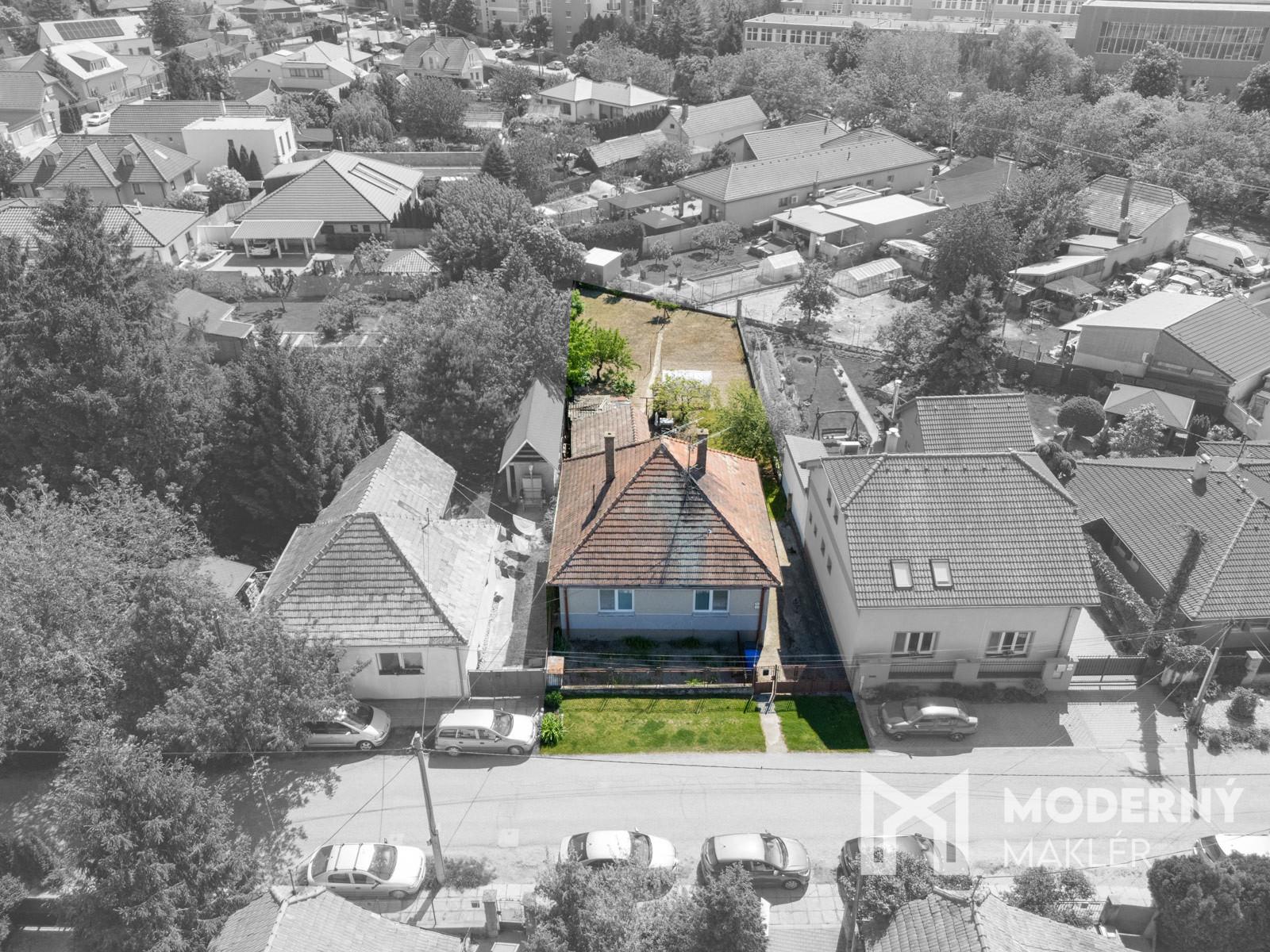 Na predaj 3-izbový tehlový dom s možnosťou nadstavby v Šamoríne