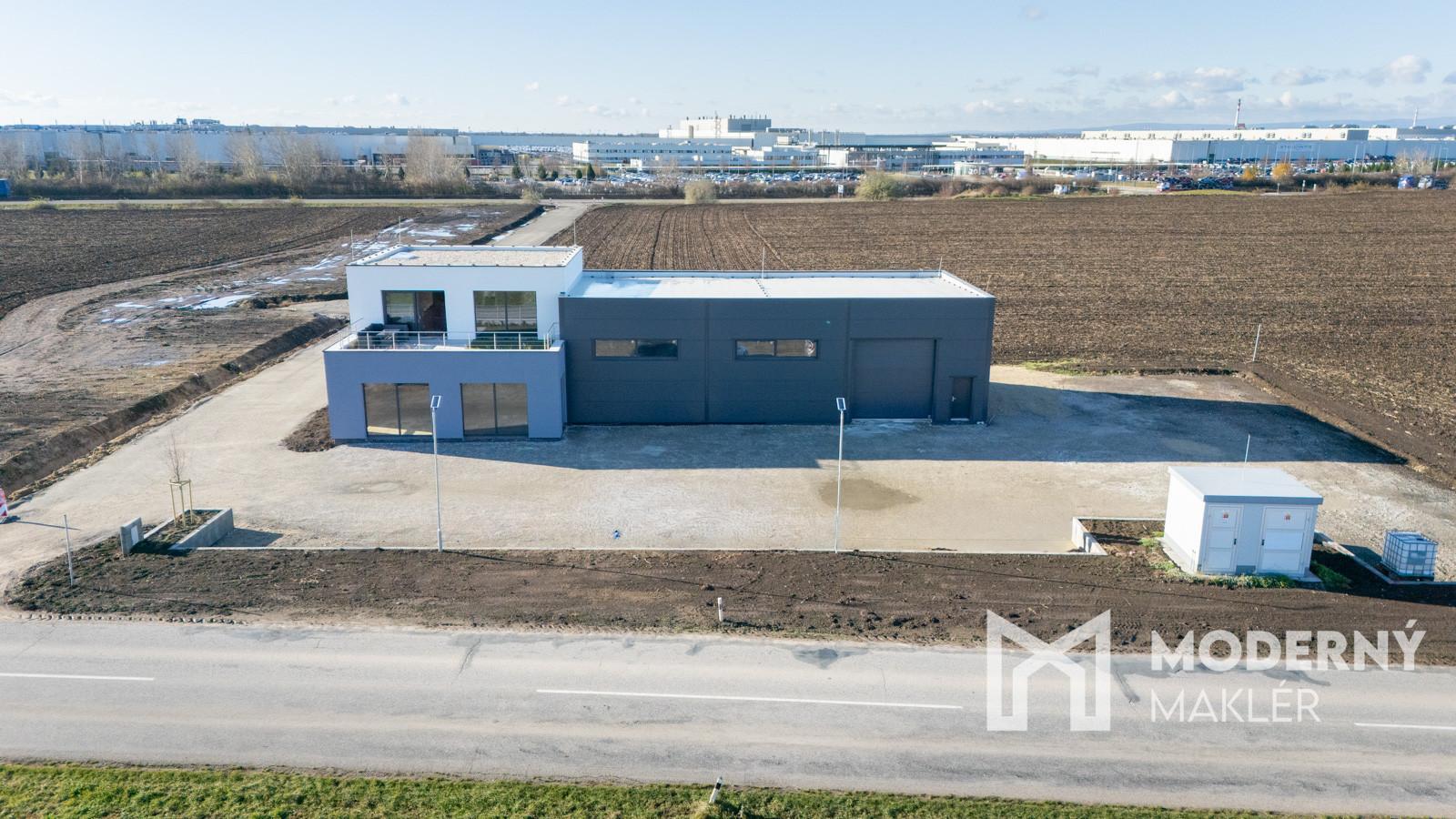 Na predaj administratívno-skladový objekt pri Trnave, v obci Zavar