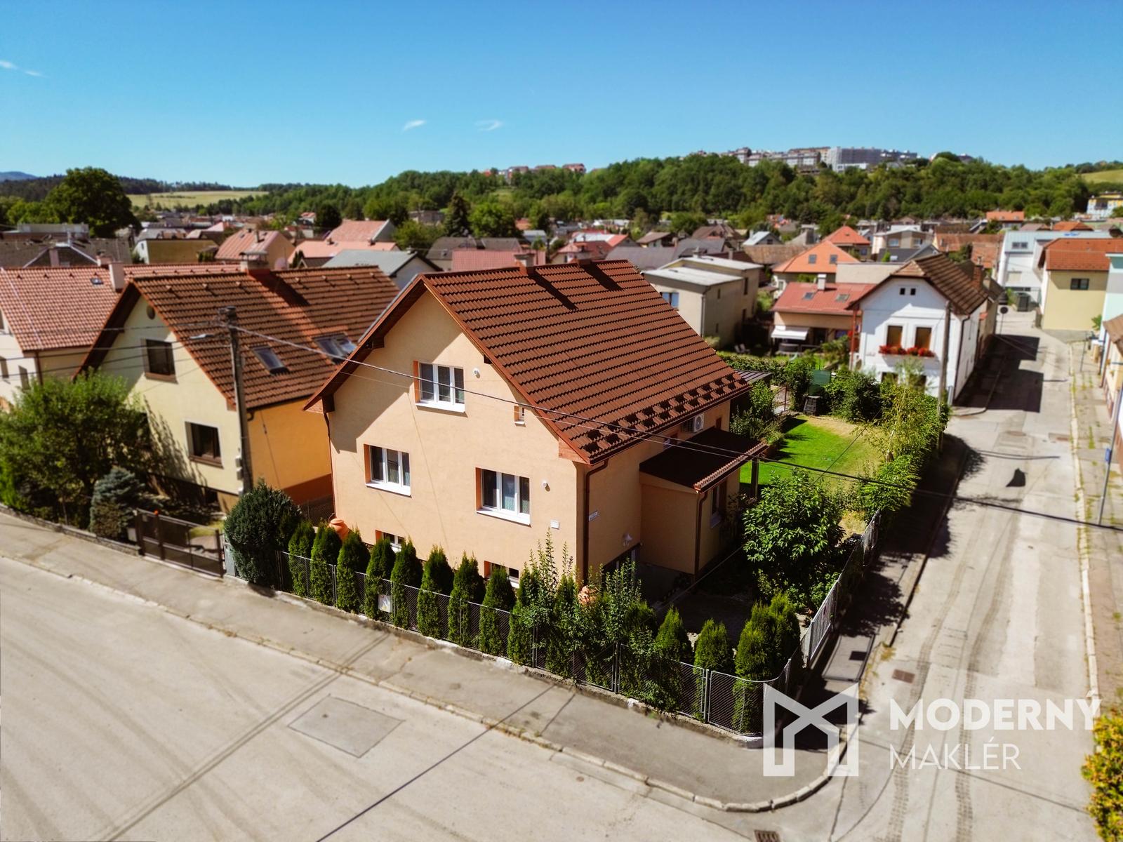 Na predaj priestranný 6-izbový rodinný dom v Žiline – Závodie