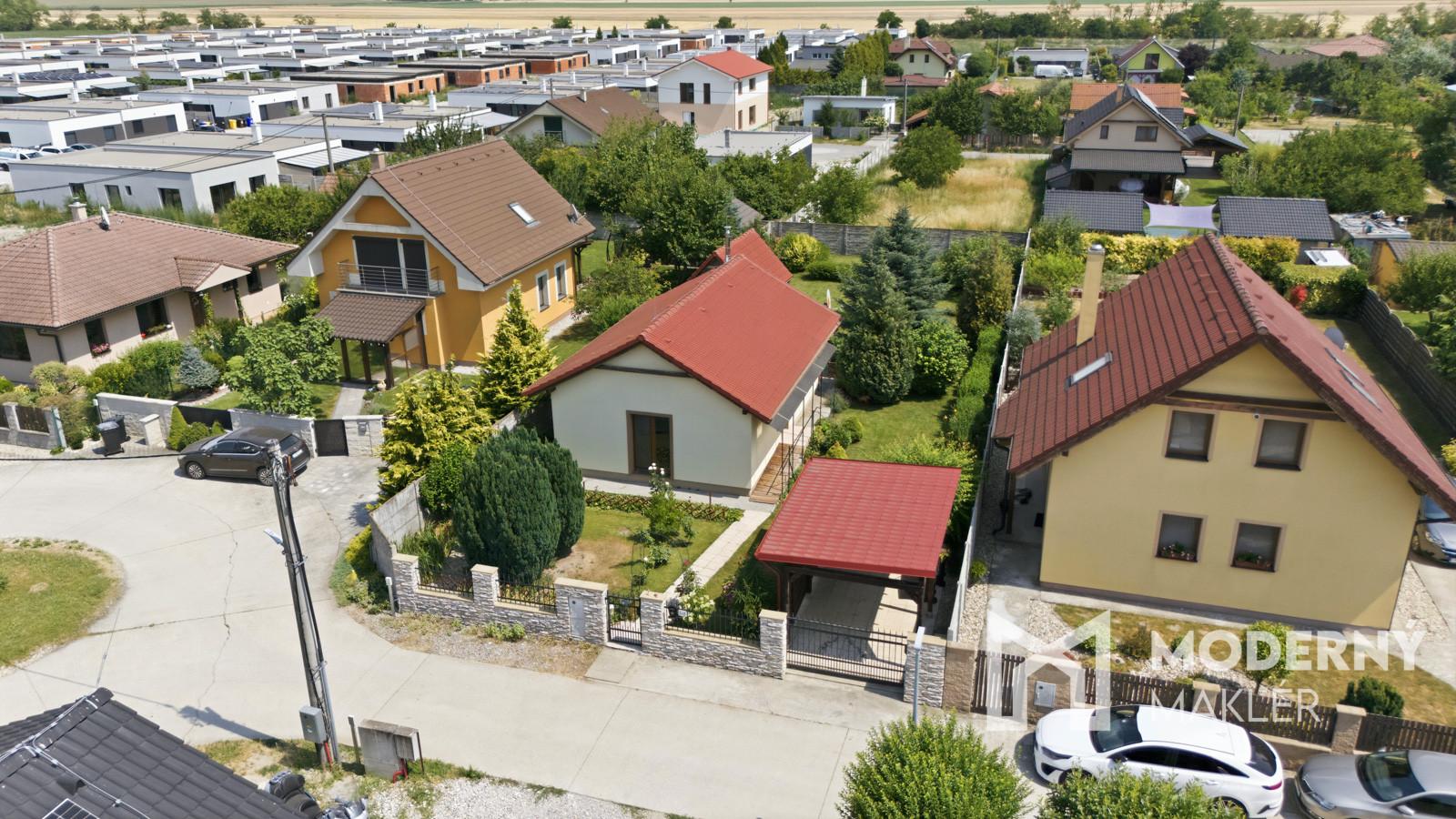 REZERVOVANÉ:Na predaj výnimočný 2-izbový rodinný dom v Hviezdoslavove