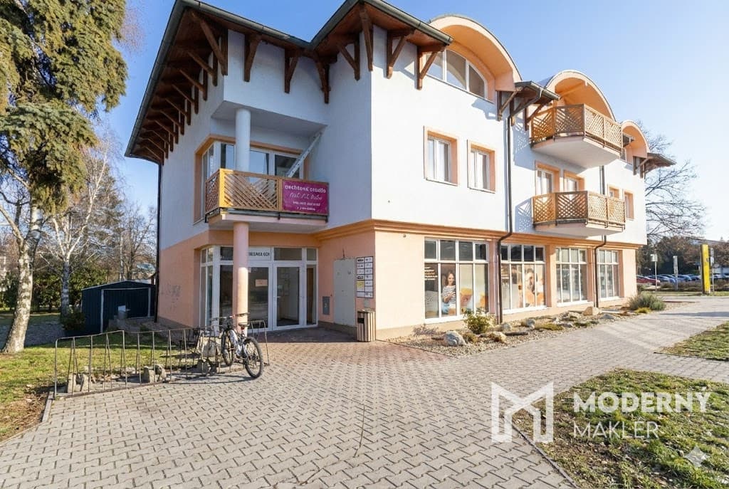 Na prenájom kancelársky priestor v centre Šamorína – fotka 2