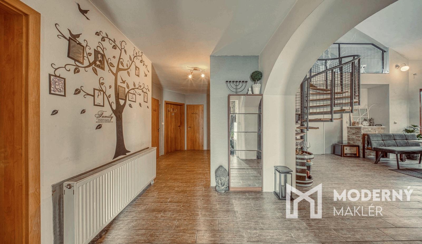 Na predaj priestranný, zariadený rodinný dom v Cerovej