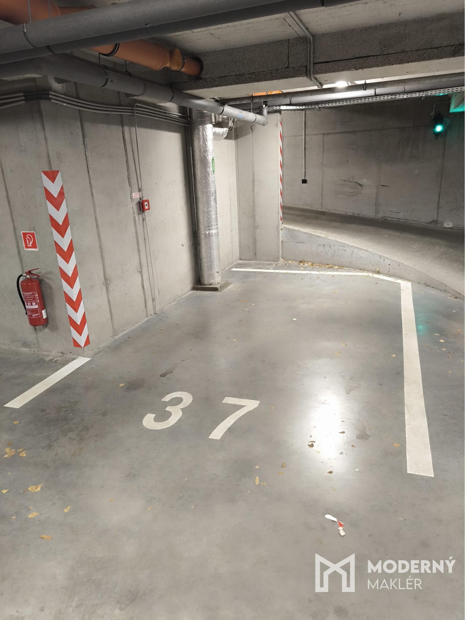 Na prenájom garážové parkovacie státia v novostavbe na Mickiewiczovej ulici v Bratislave – fotka 2