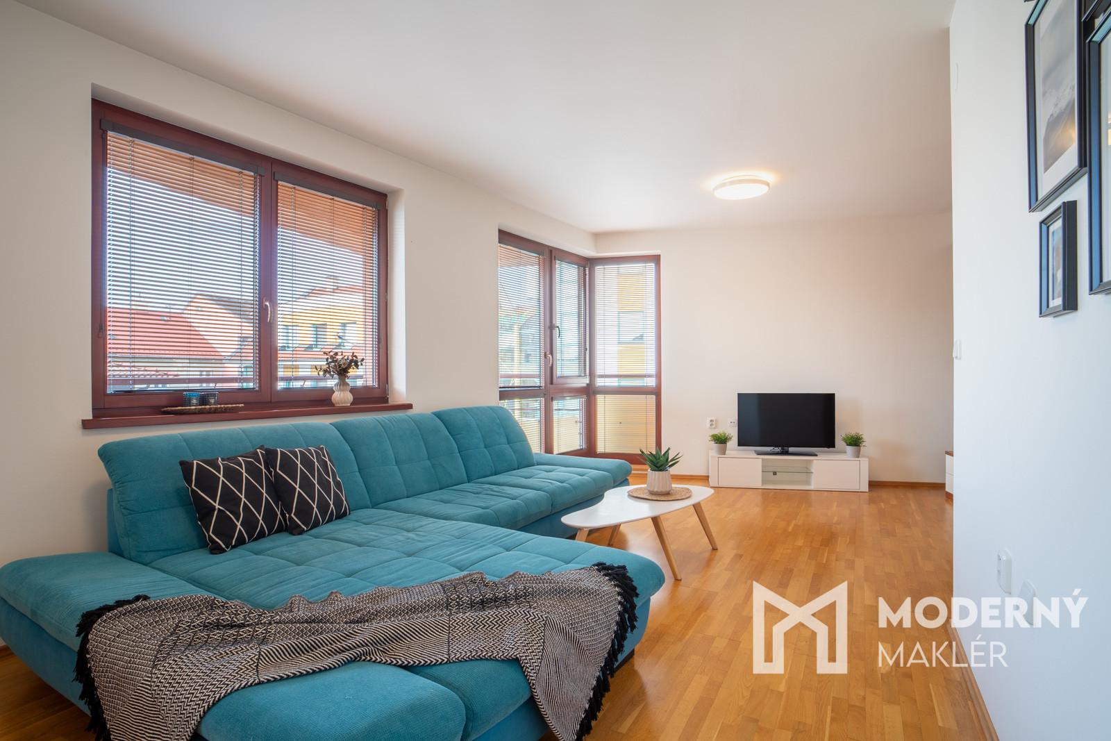 Na prenájom slnečný, kompletne zariadený 3-izbový byt s balkónom v Malackách