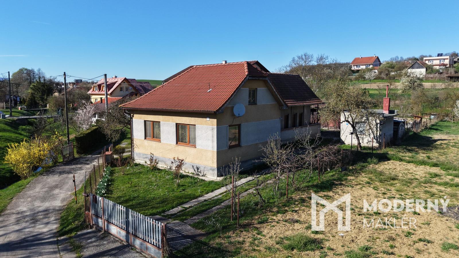 Na predaj čiastočne prerobený rodinný dom v obci Otrhánky
