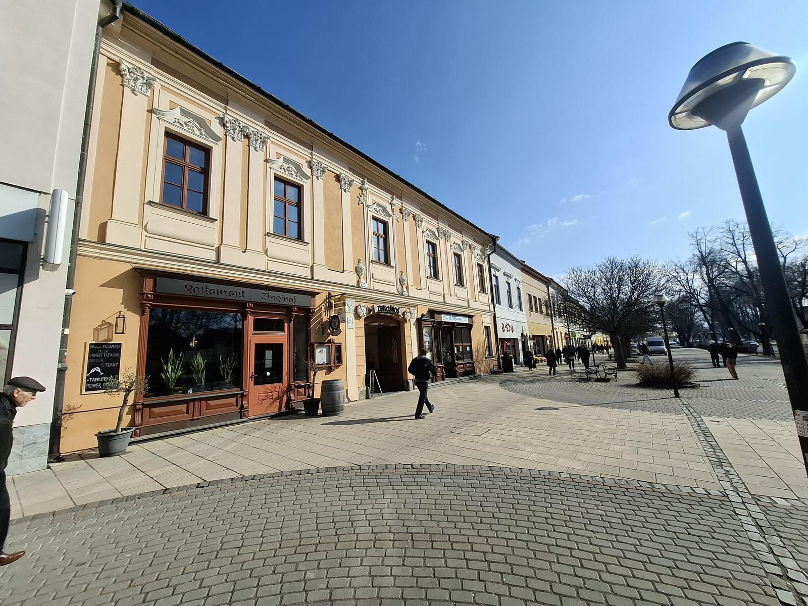 Priestory na prenájom priamo na námestí – Spišská Nová Ves