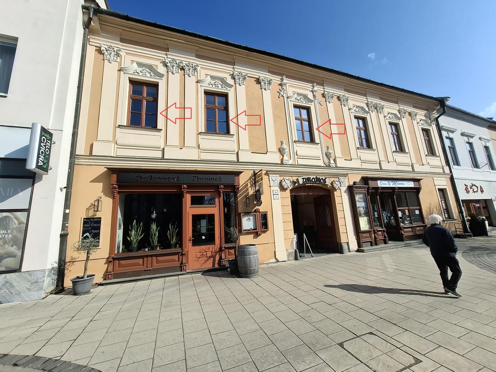Priestory na prenájom priamo na námestí – Spišská Nová Ves – fotka 2