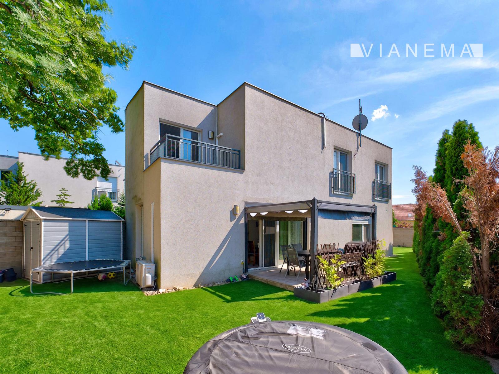 NA PREDAJ! Moderný 5-izbový dom so záhradou, Stupava