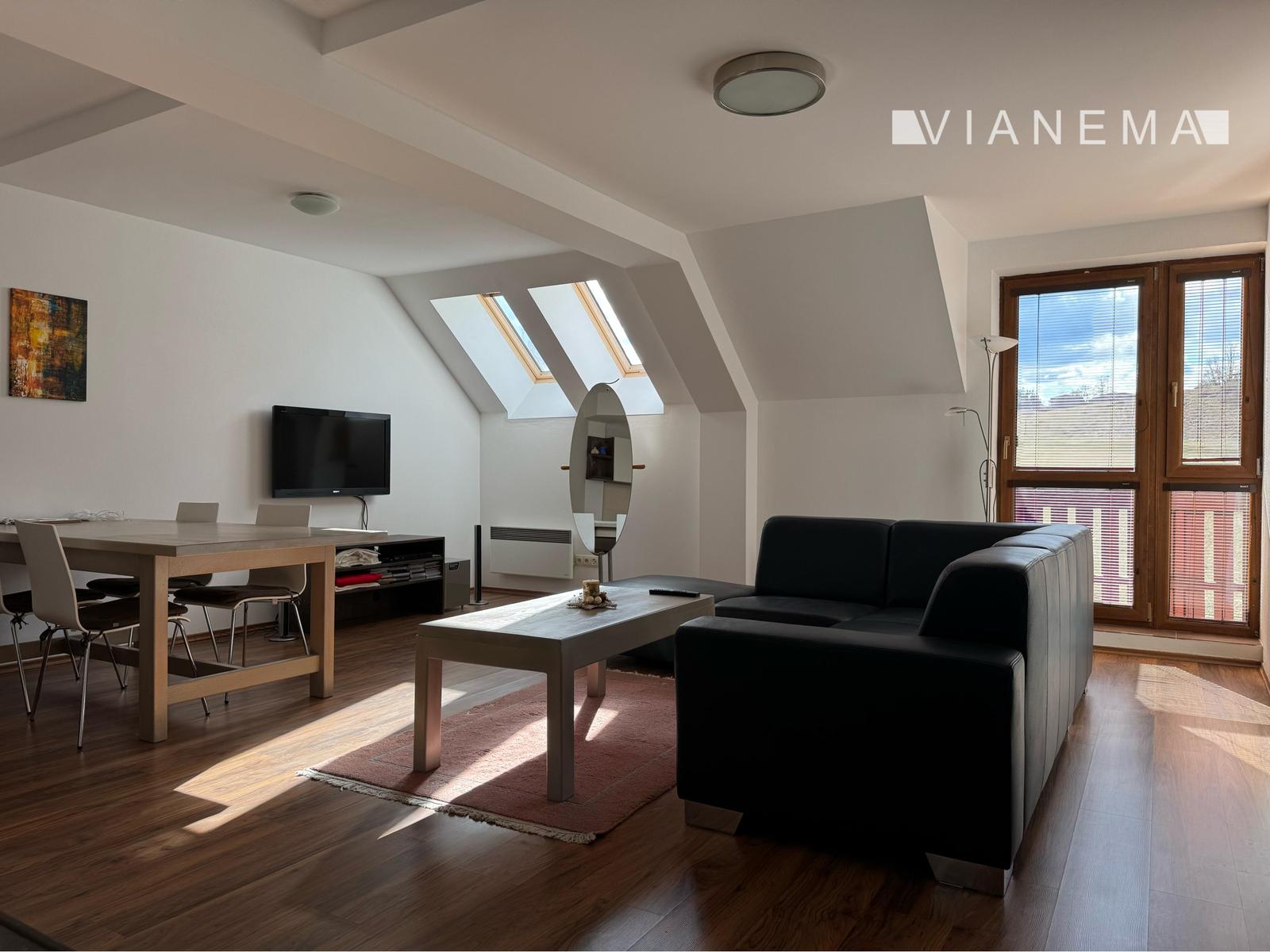 Exkluzívny 2-izbový zariadený apartmán s garážou Donovaly – fotka 2