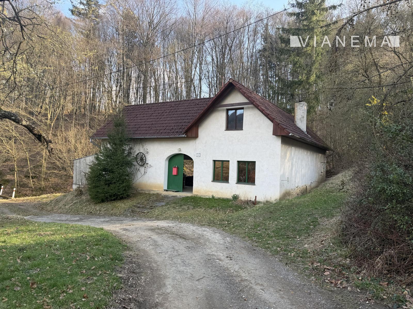 Priestranný rodinný dom v obci Nová Bošáca,o.Nové Mesto n.V. – fotka 2