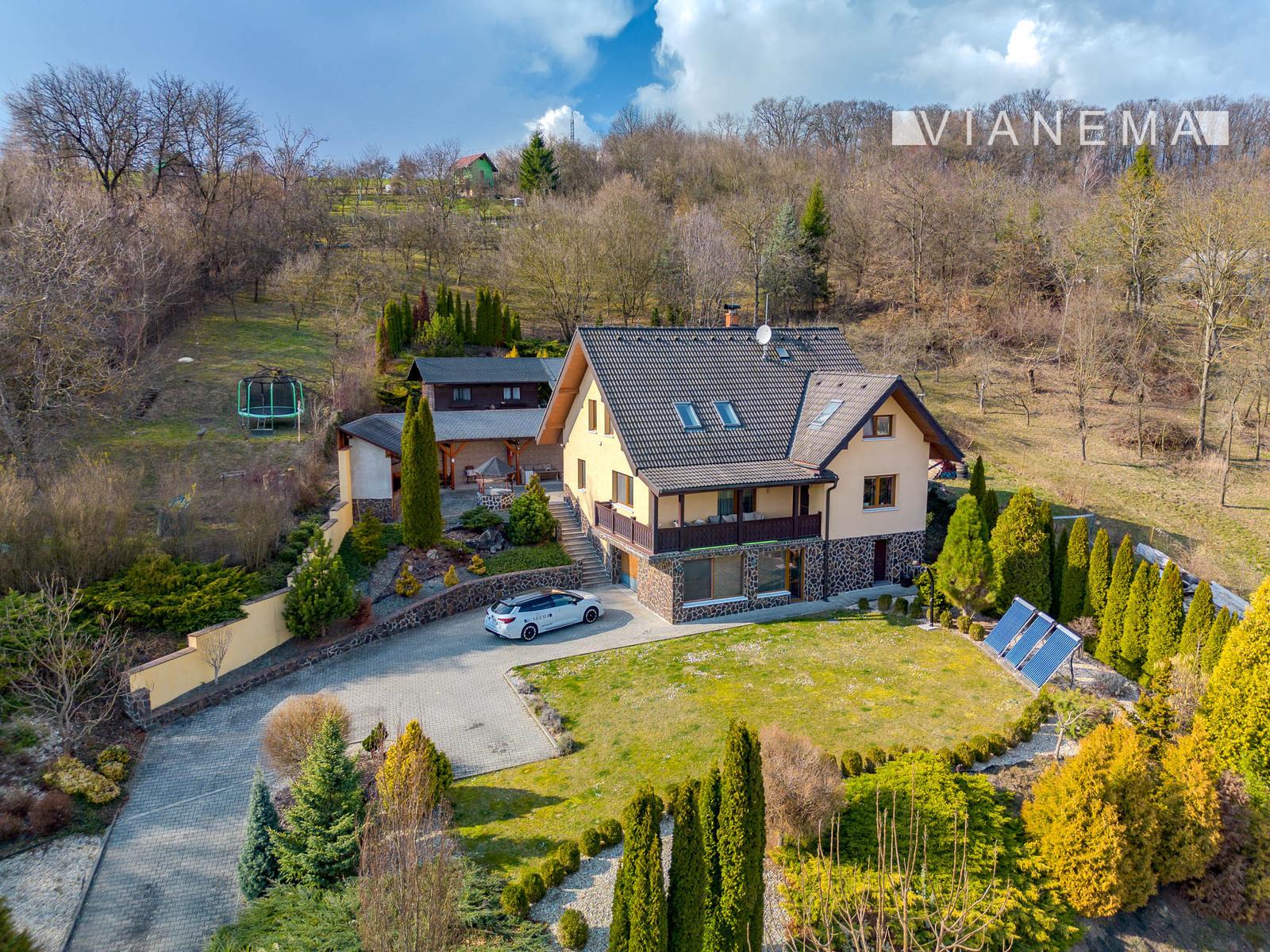 Veľká 6 izbová rodinná vila, 335m2, Skalka nad Váhom,Trenčín – fotka 2