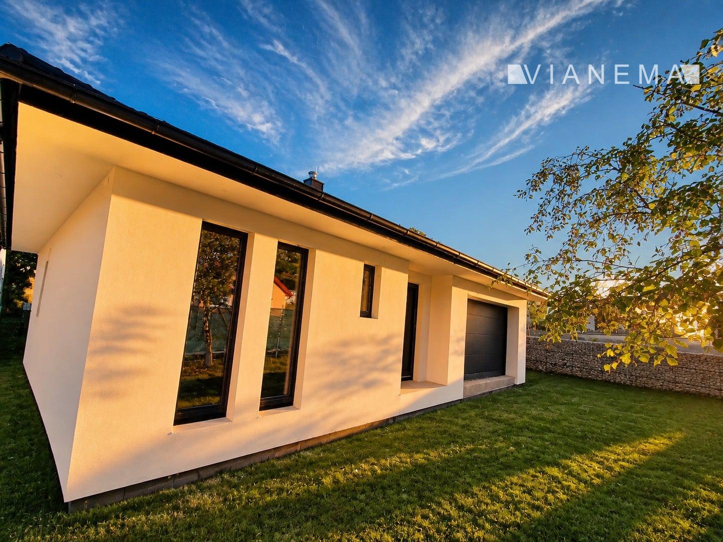 🏡 Luxusný nový 3-izbový bungalov s dvojgarážou