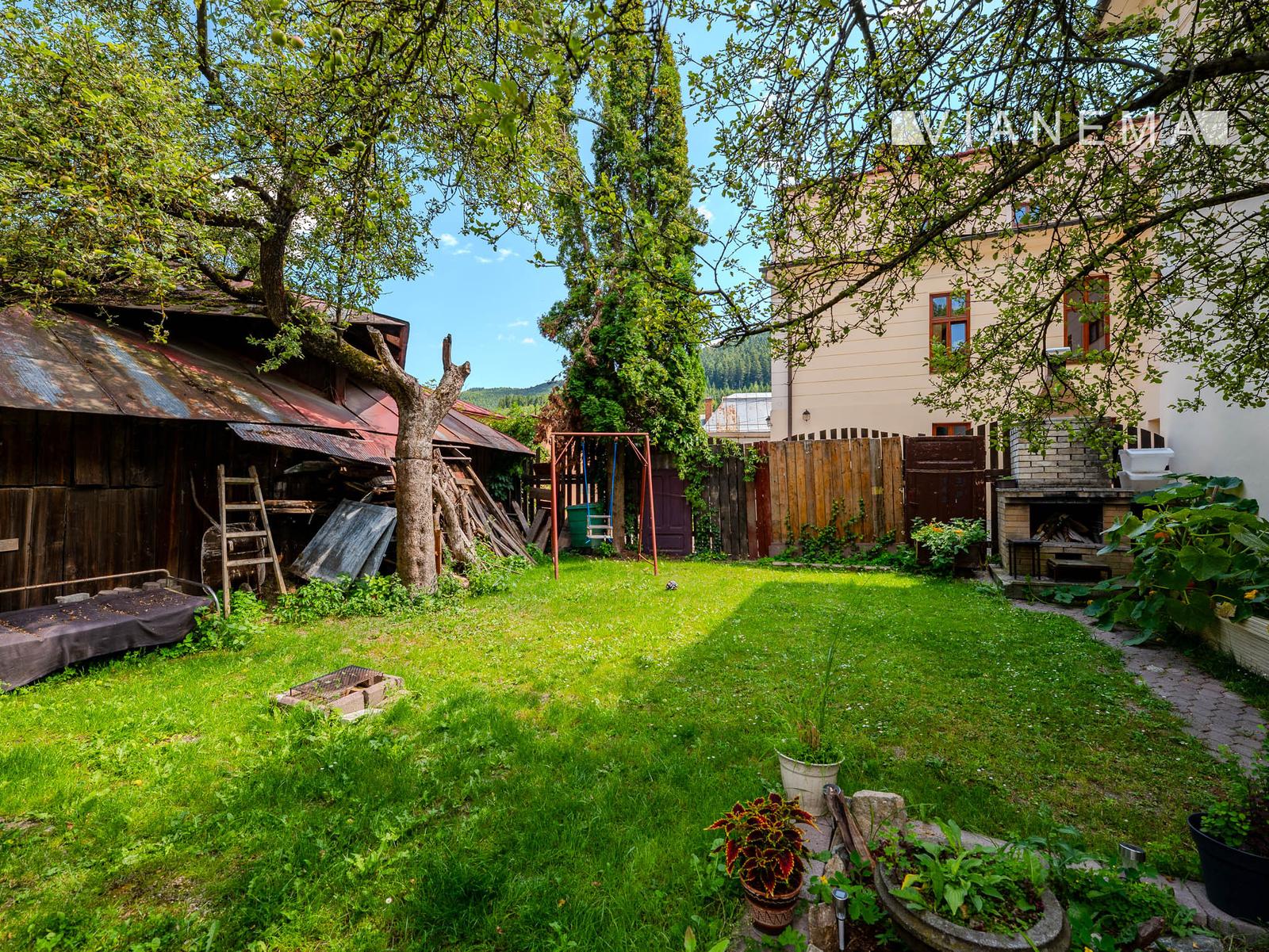 Rozsiahly rodinný dom s garážou + útulný apartmán Gelnica 🏡