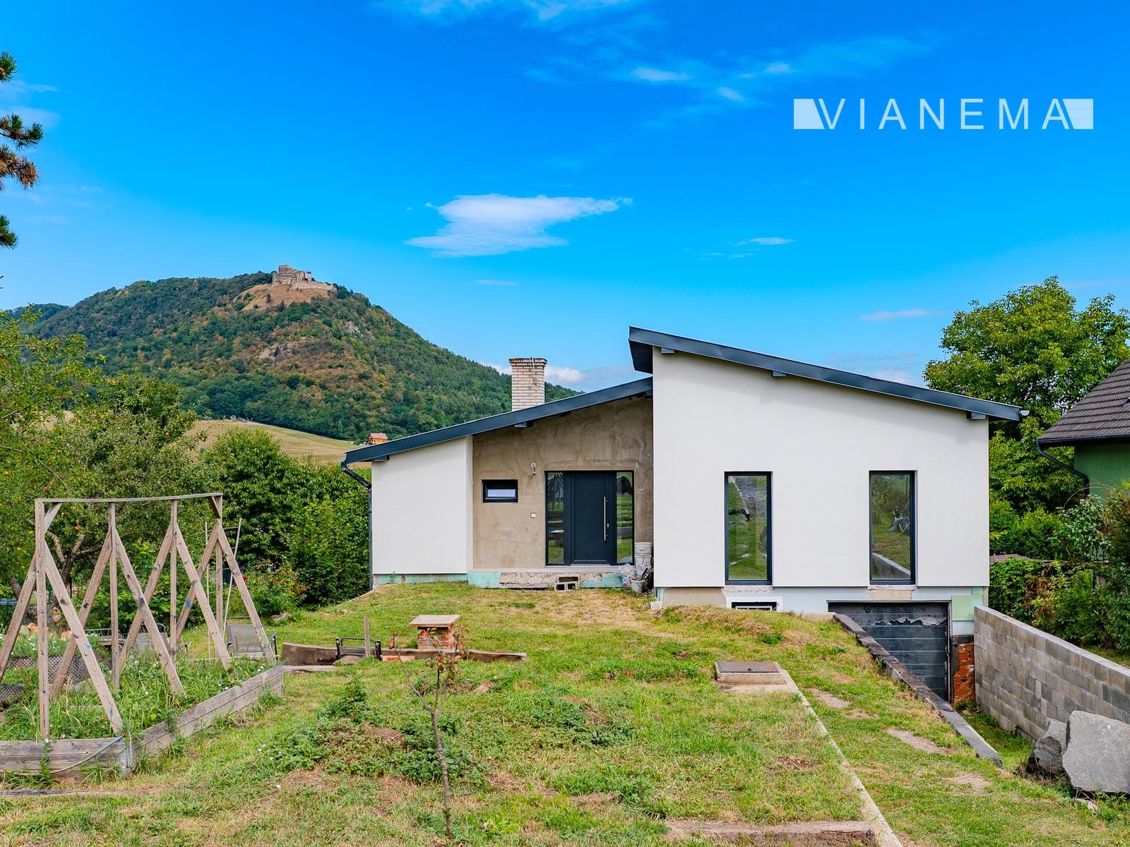 REZERVOVANÉ! Rodinný dom s čarovným výhľadom na hrad | Kapušany | Prešov