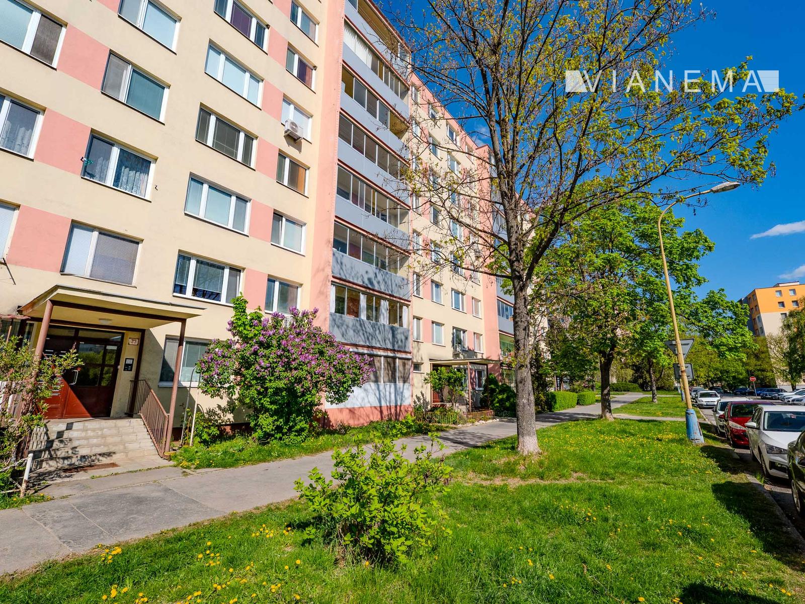 3 izbový byt, 68m2, zasklenná loggia 6m, Michalovská, Košice