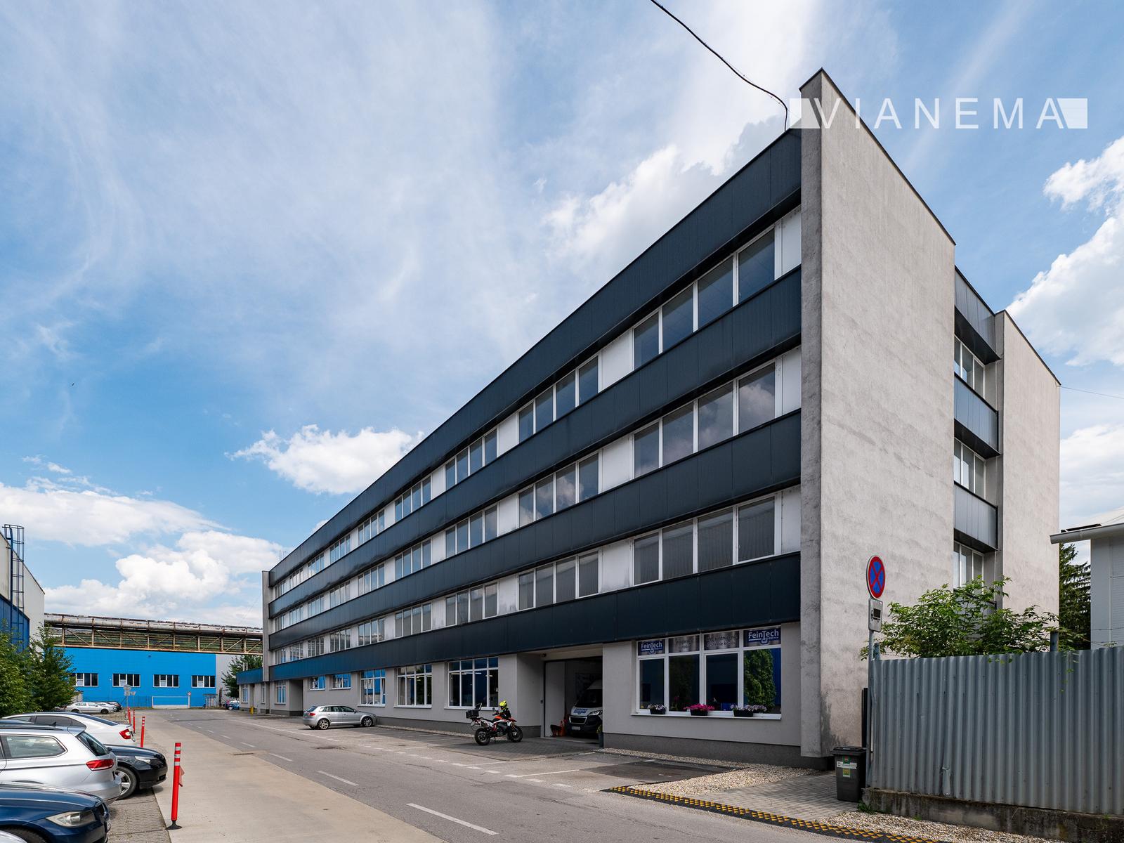 Na prenájom poschodie v budove v Považskej Bystrici
