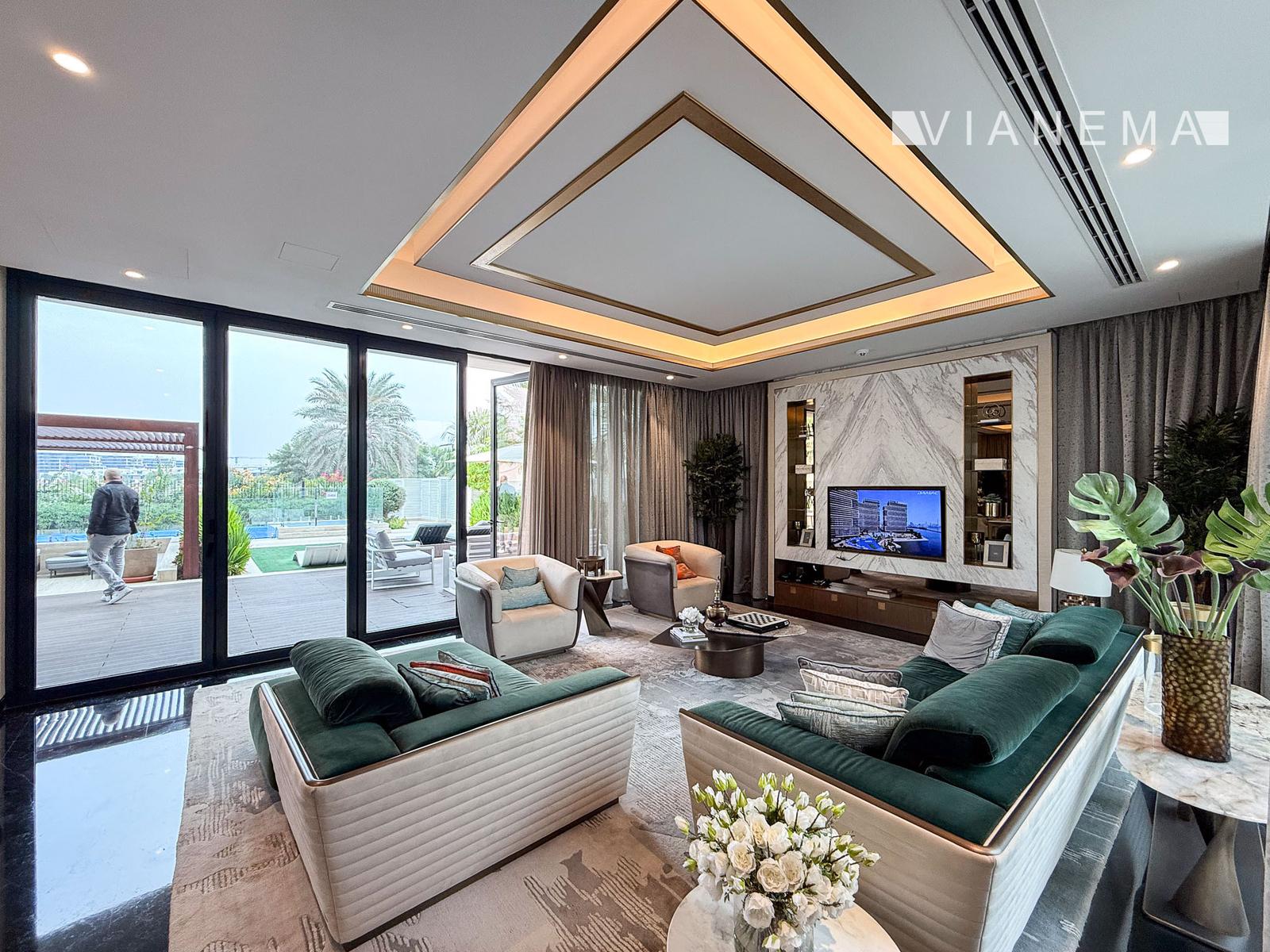 Na predaj luxusná rodinná vila, Dubaj pri golf.ihrisku, SAE