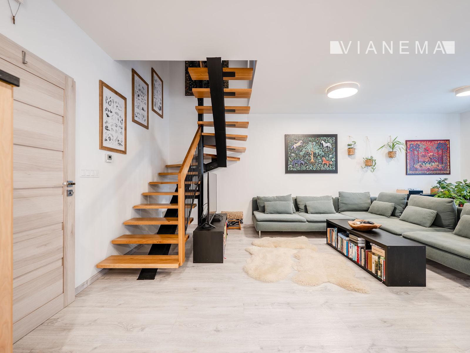 Na predaj 4izbový rodinný dom s garážou a terasou,149m2, PD – fotka 2