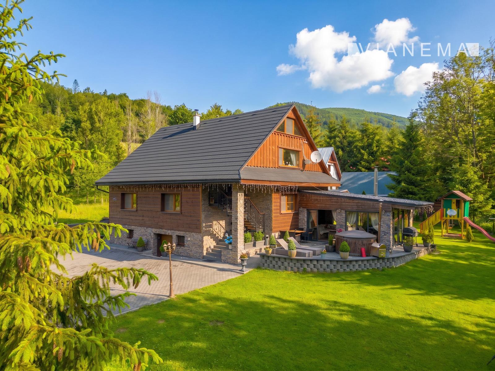 Na predaj rodinný dom Vychylovka / Apartmánový dom, 1023m2