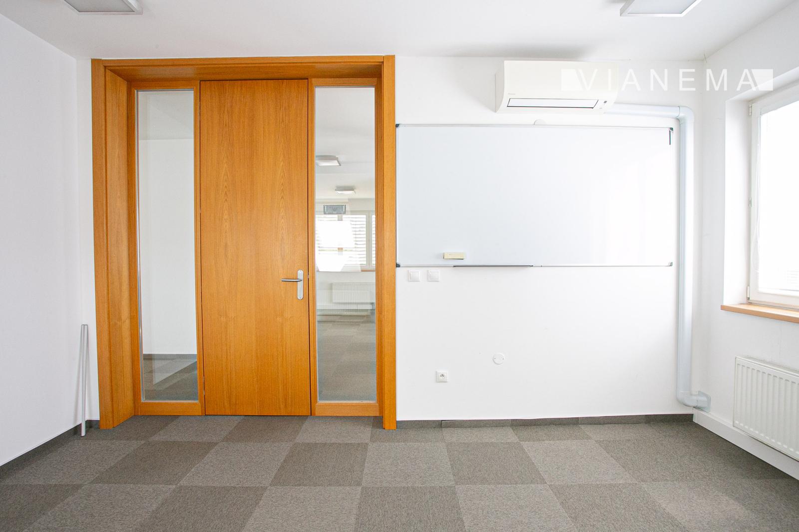 Na prenájom kancelárske priestory  Žilina - Bytčica 24 m2