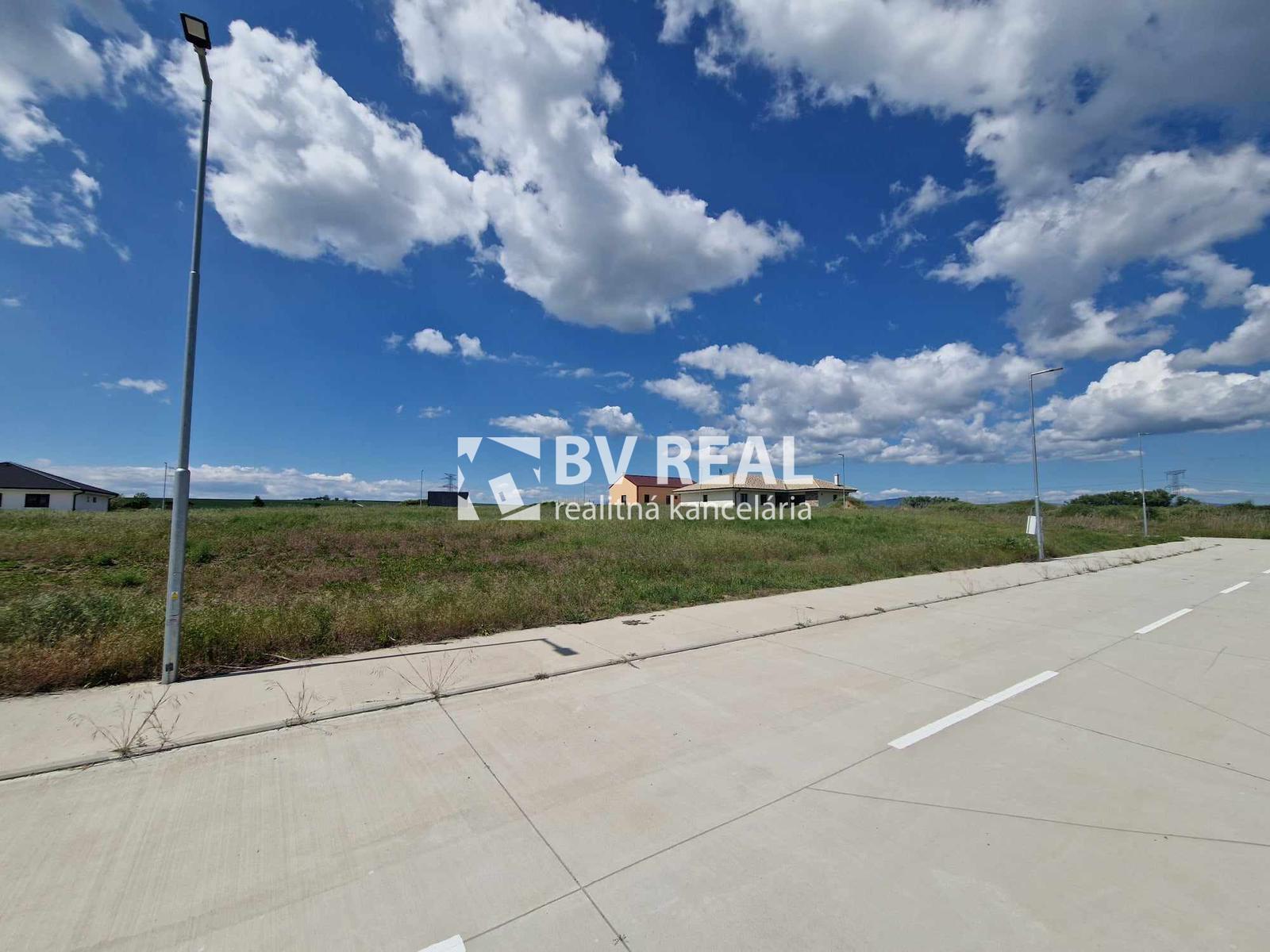 BV REAL Na predaj stavebný pozemok 714 m2 obec Čermany FM2023