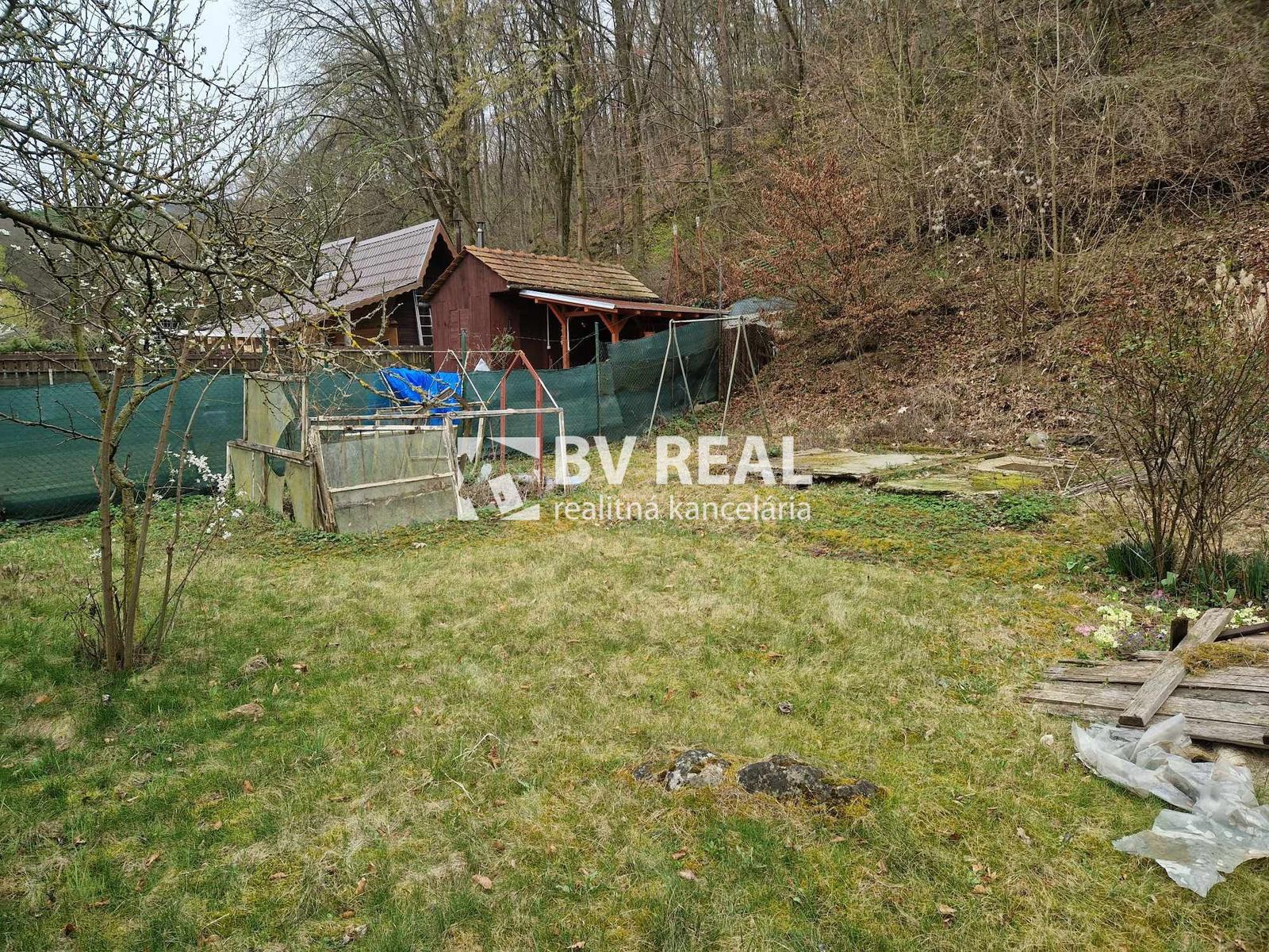 BV REAL Na predaj pozemok na stavbu chaty Partizánske FM2263