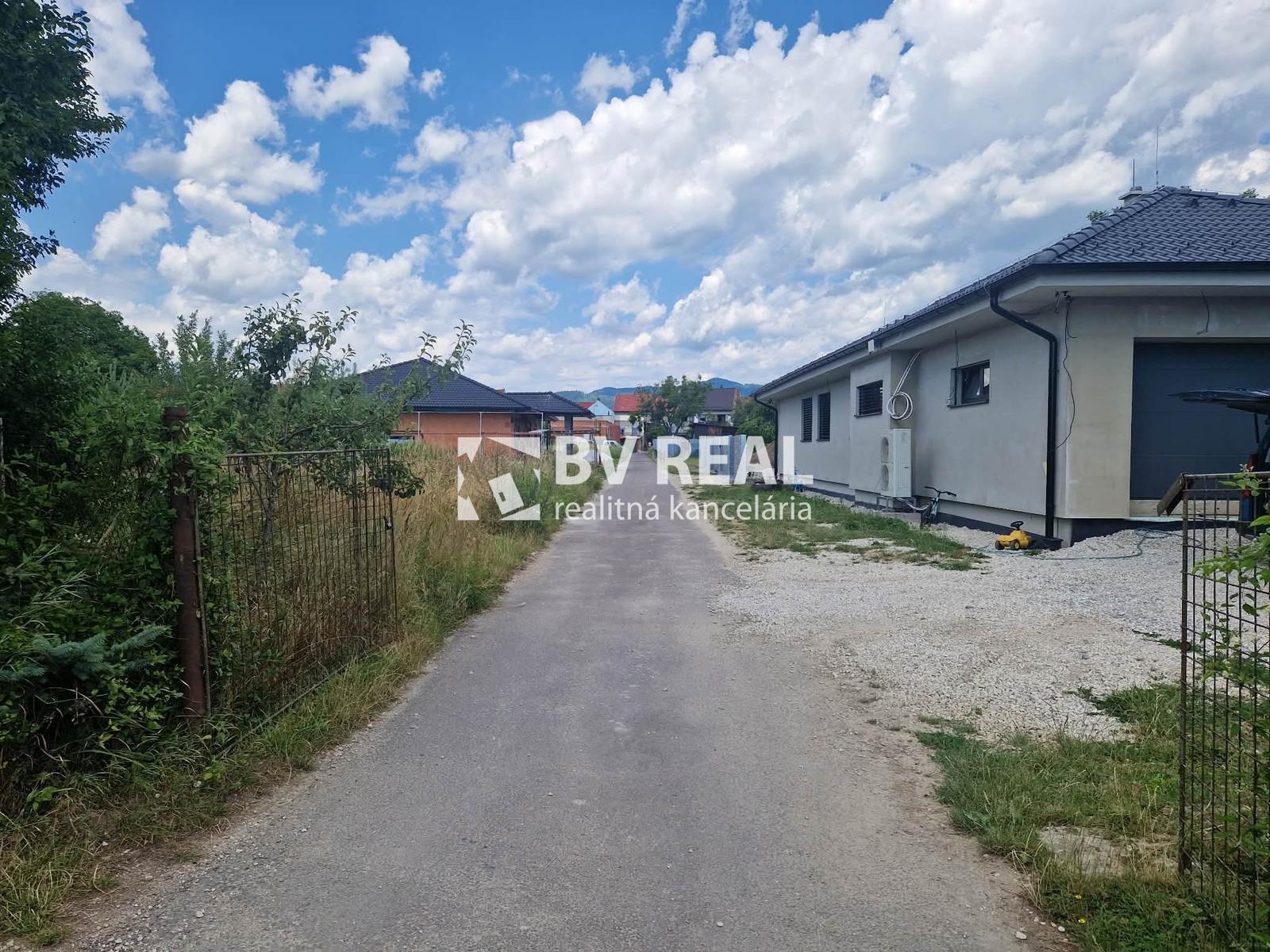 BV REAL Na predaj stavebné pozemky Nitrianske Pravno FM2083 – fotka 2