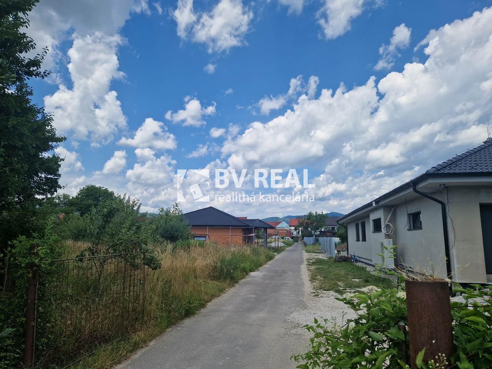 BV REAL Na predaj stavebné pozemky Nitrianske Pravno FM2083