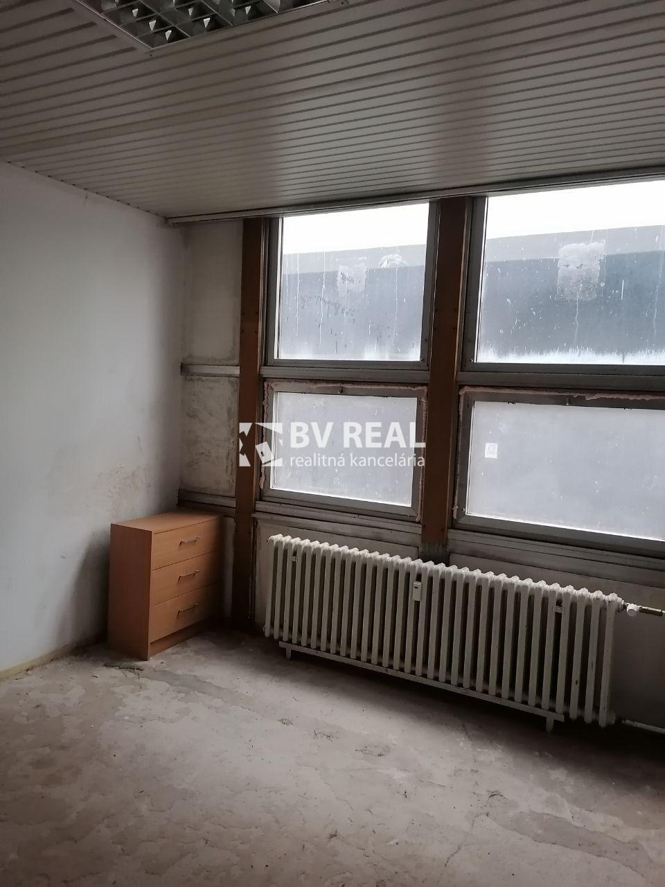 BV REAL na predaj 4 izbový apartmán Žiar nad Hronom FM7375 – fotka 2