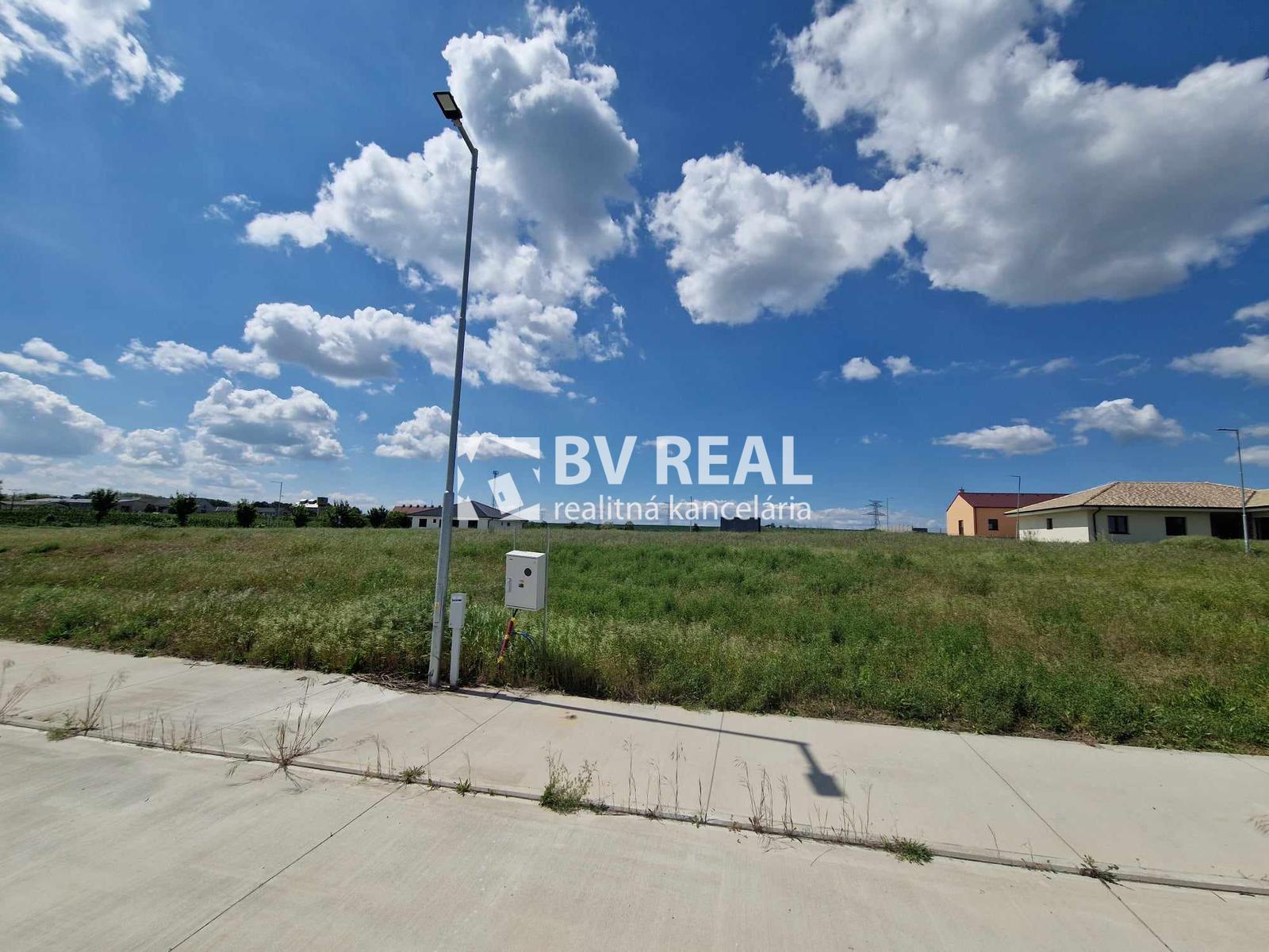 BV REAL Na predaj stavebný pozemok 630 m2 obec Čermany FM2024