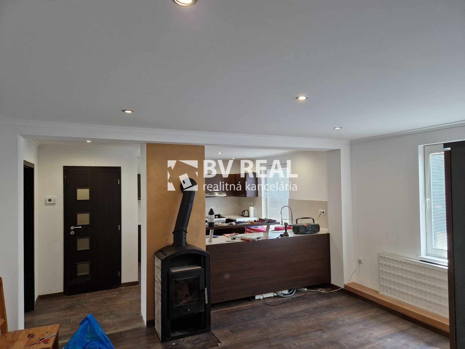 BV REAL Na predaj rodinný dom Prievidza FM2143 – fotka 2