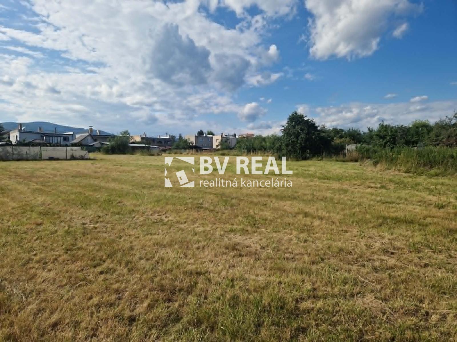 BV REAL Na predaj stavebné pozemky Lazany FM2456