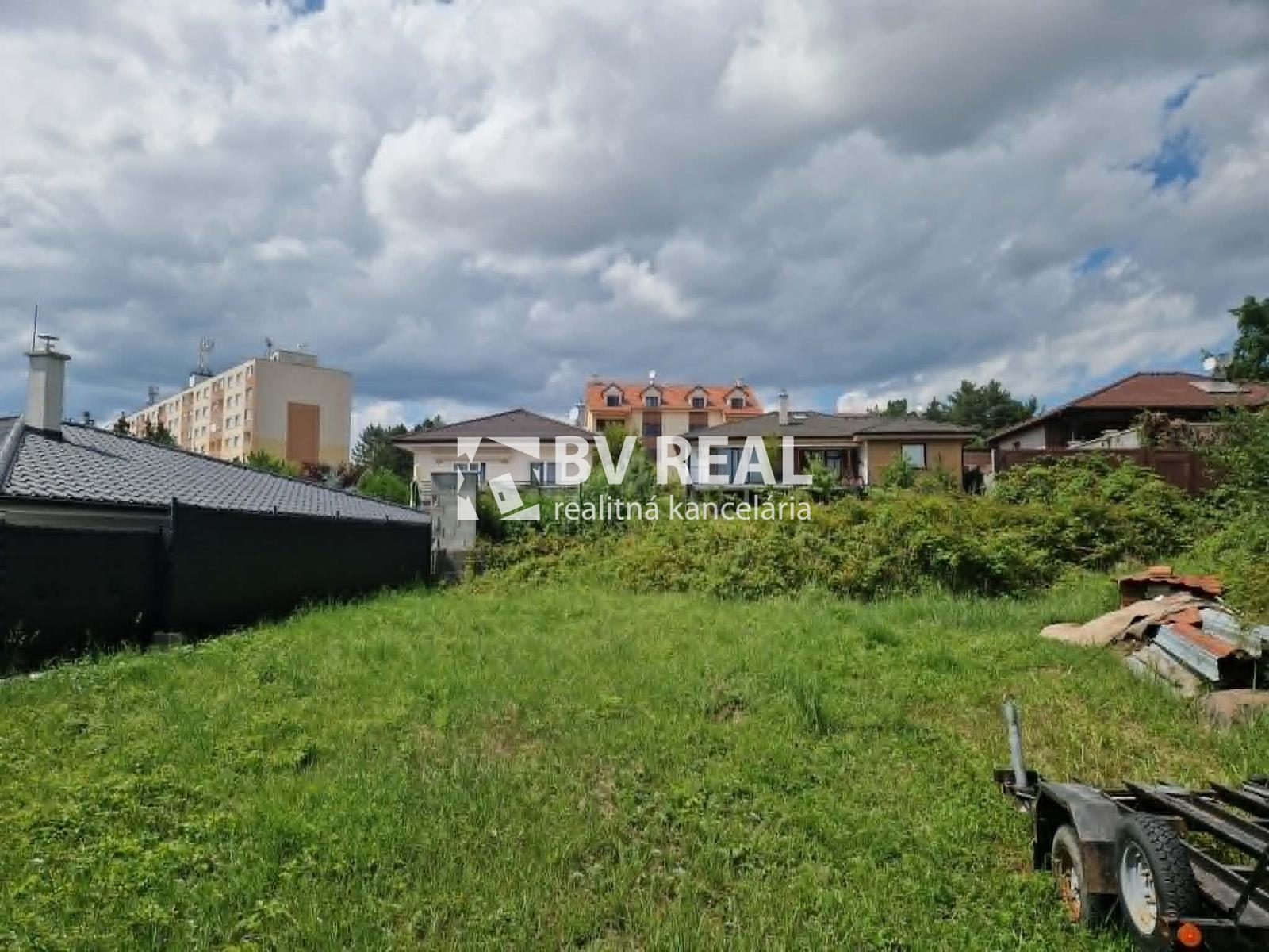 BV REAL Na predaj pozemok na rodinný dom Prievidza FM2493