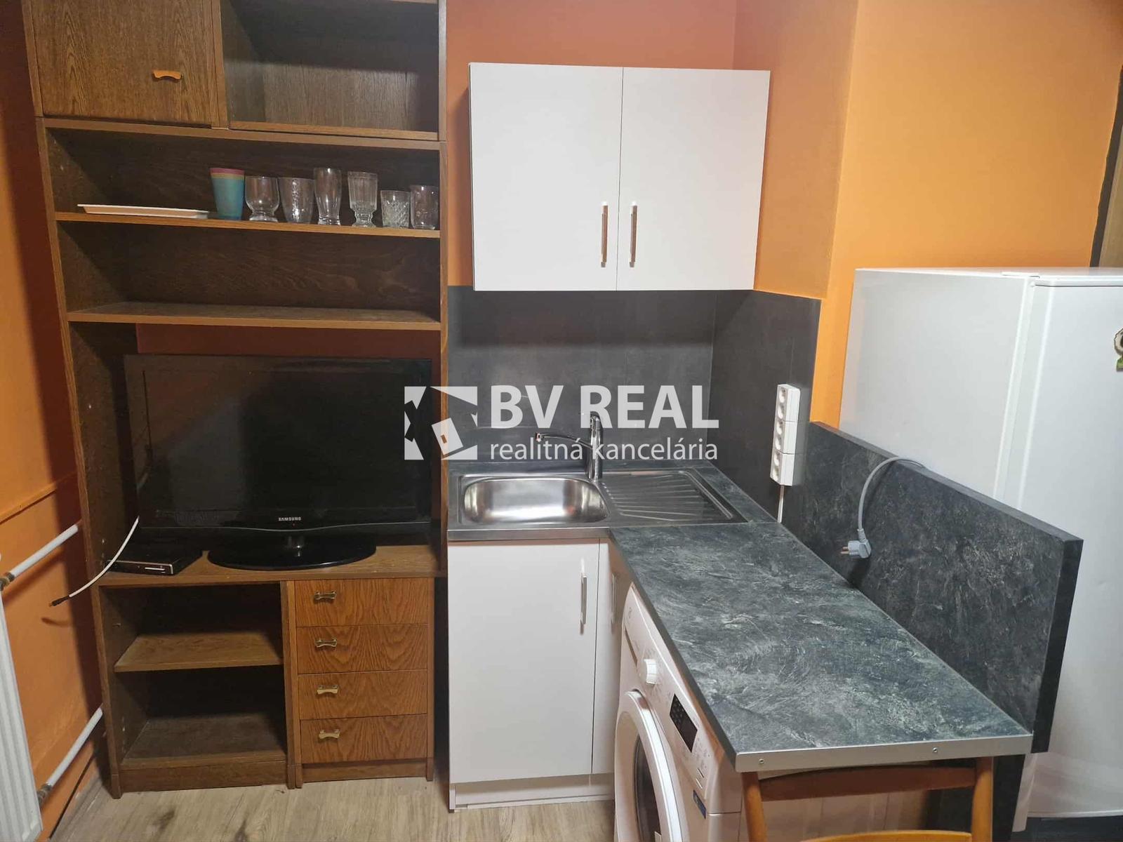 BV REAL Na prenájom 1 izbový byt Prievidza FM2345 – fotka 2