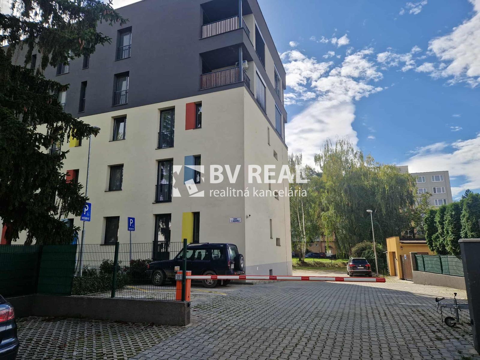 BV REAL Na predaj parkovacie miesto 10 m2 Prievidza FM2514 – fotka 2
