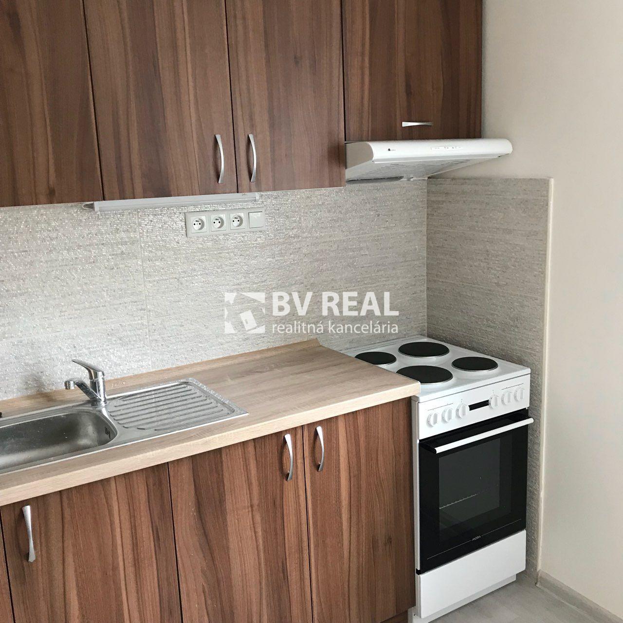 BV REAL Na predaj prerobený 2 izbový byt Handlová FM2515 – fotka 2