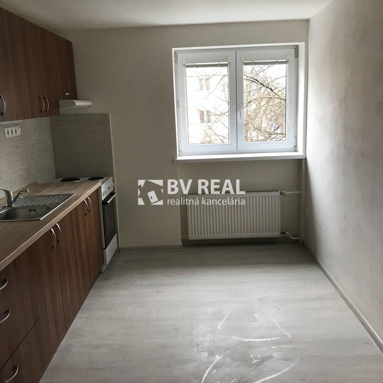 BV REAL Na predaj prerobený 2 izbový byt Handlová FM2515