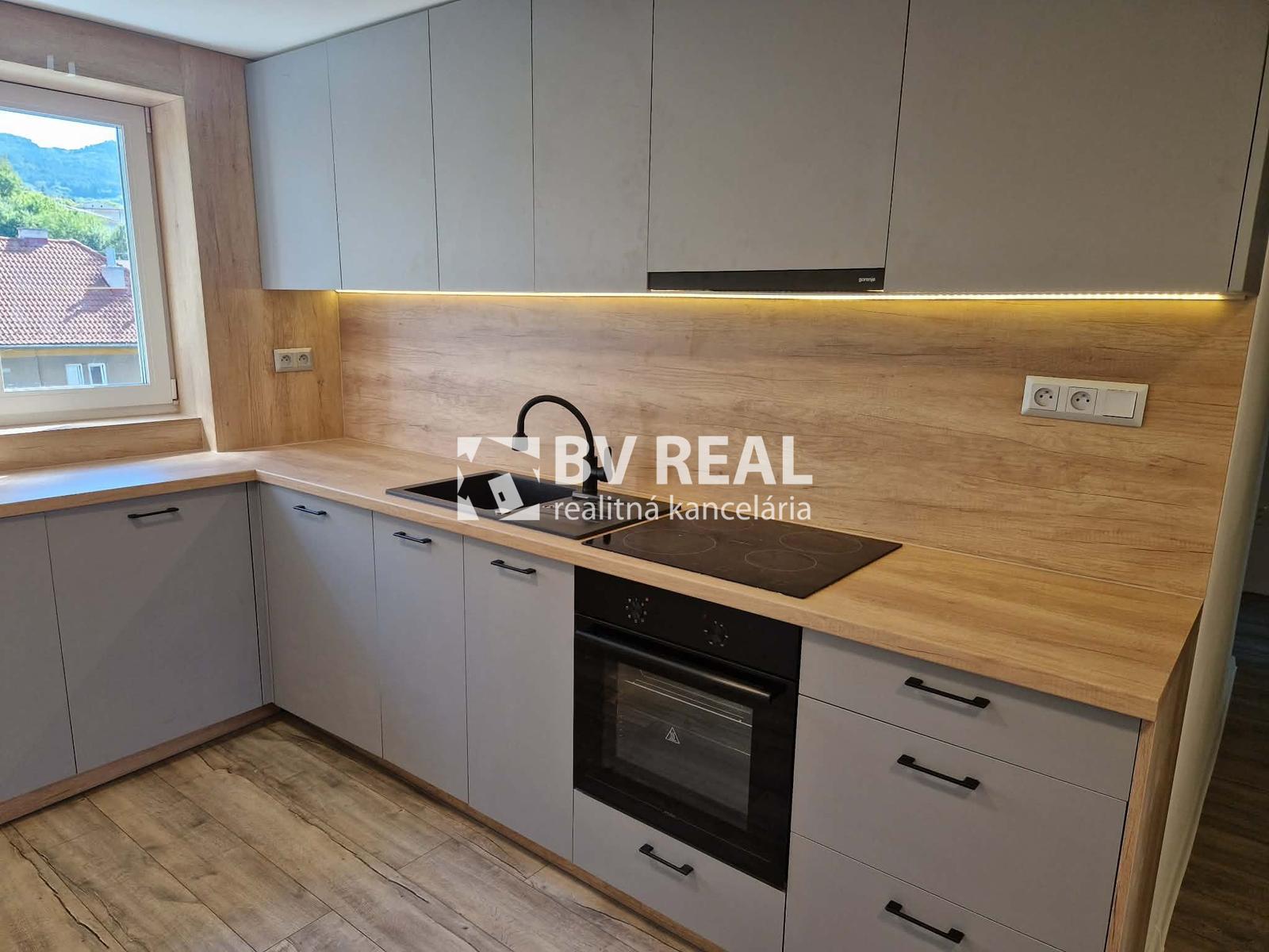BV REAL Na predaj prerobený 2 izbový byt Handlová FM2516 – fotka 2