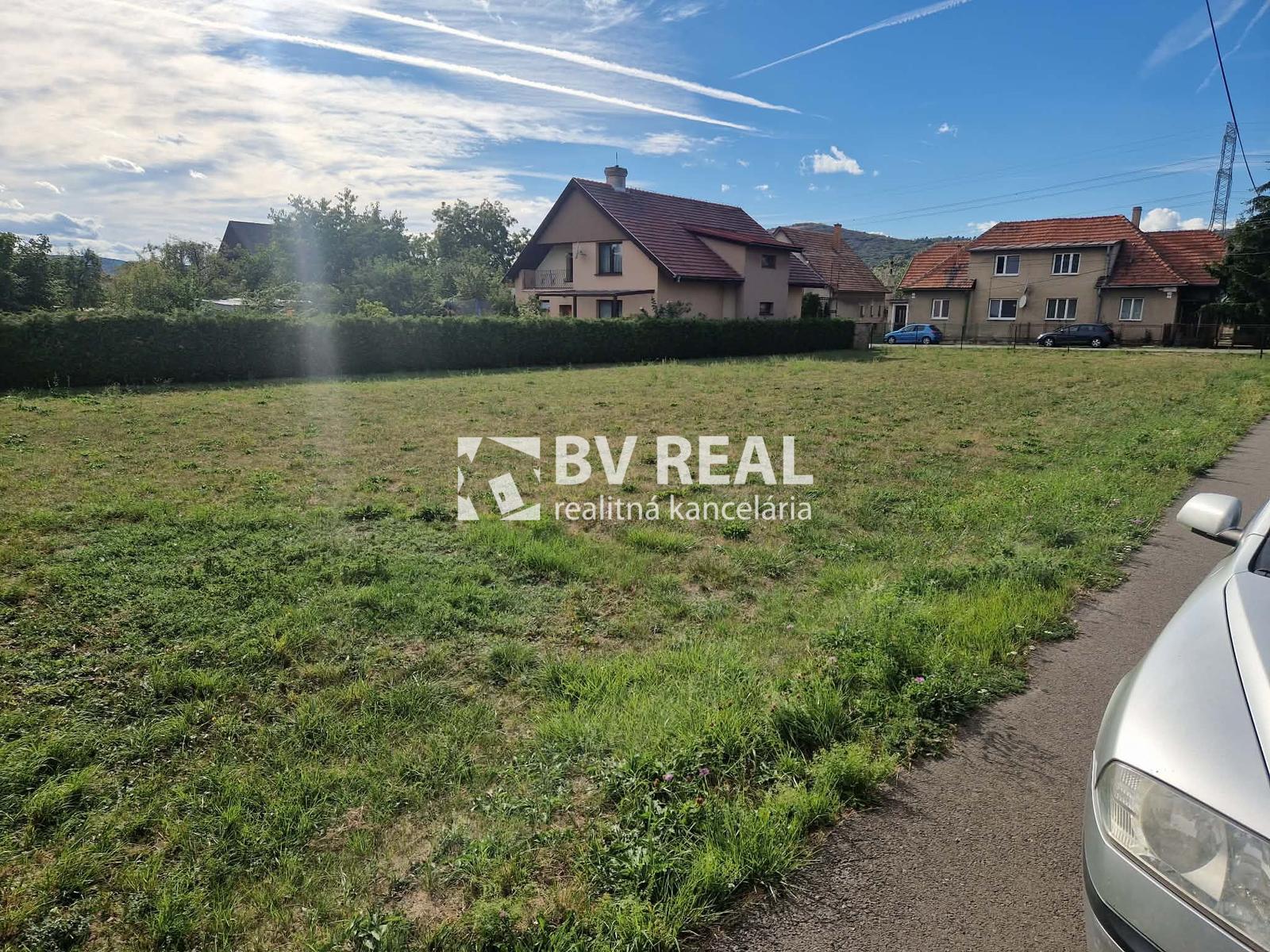 BV REAL Na predaj pozemok na rodinné domy Čereňany FM2517 – fotka 2