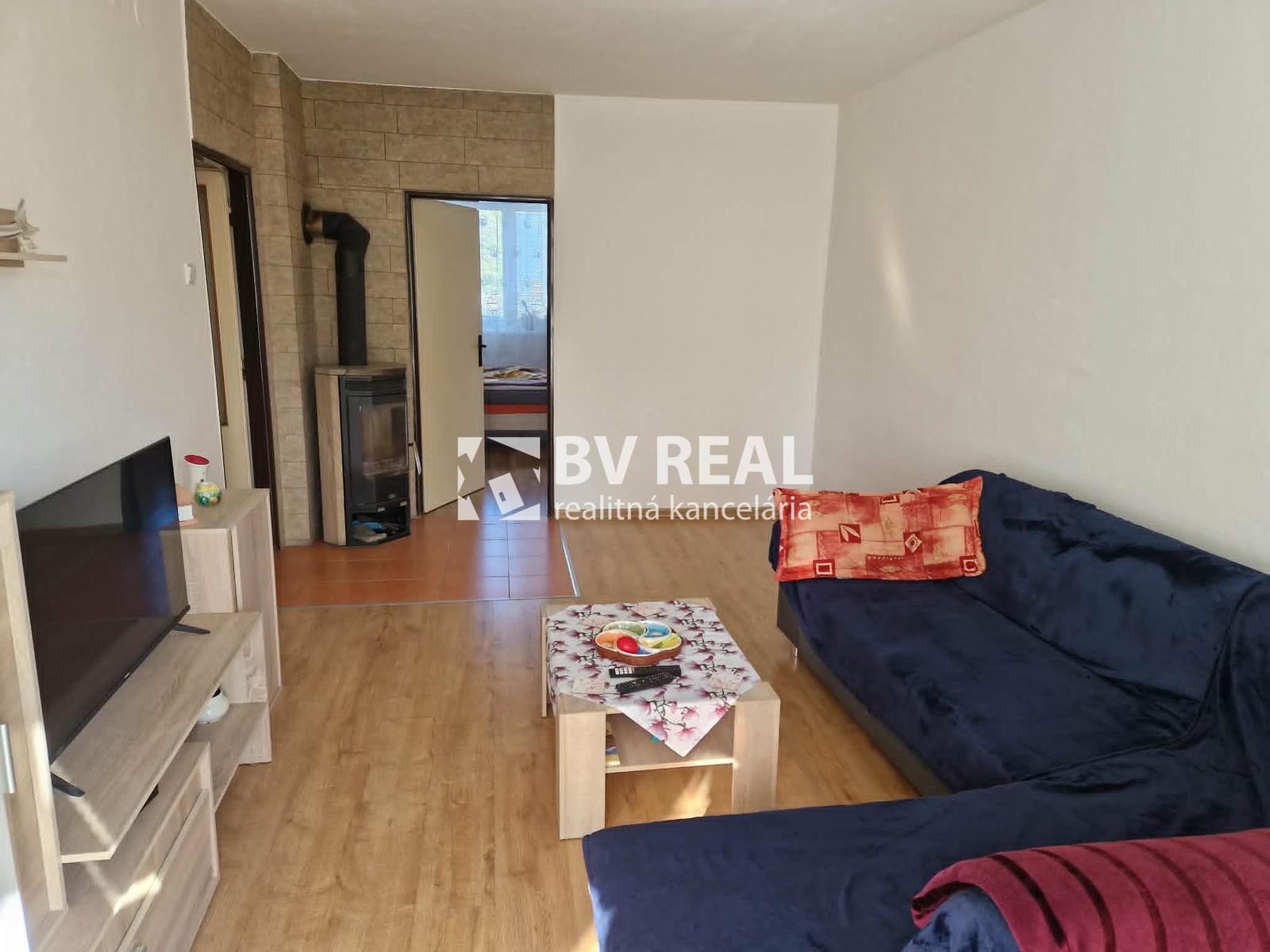 BV REAL Na predaj 3 izbový byt+garáž+záhrada Uhrovec FM2518