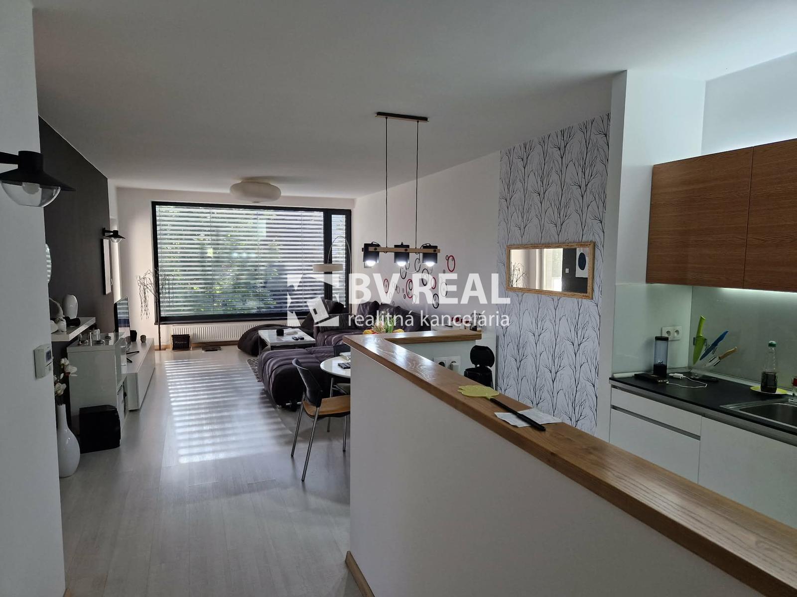 BV REAL Na predaj 3 izbový byt 86 m2+dvojgaráž Nováky FM2520 – fotka 2