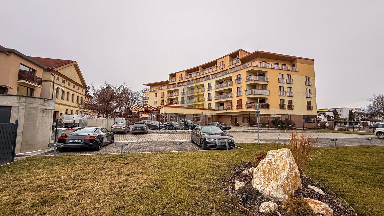 Štýlová garzónka s výhľadom na Tatry – Poprad, centrum | Bývajte s Nami