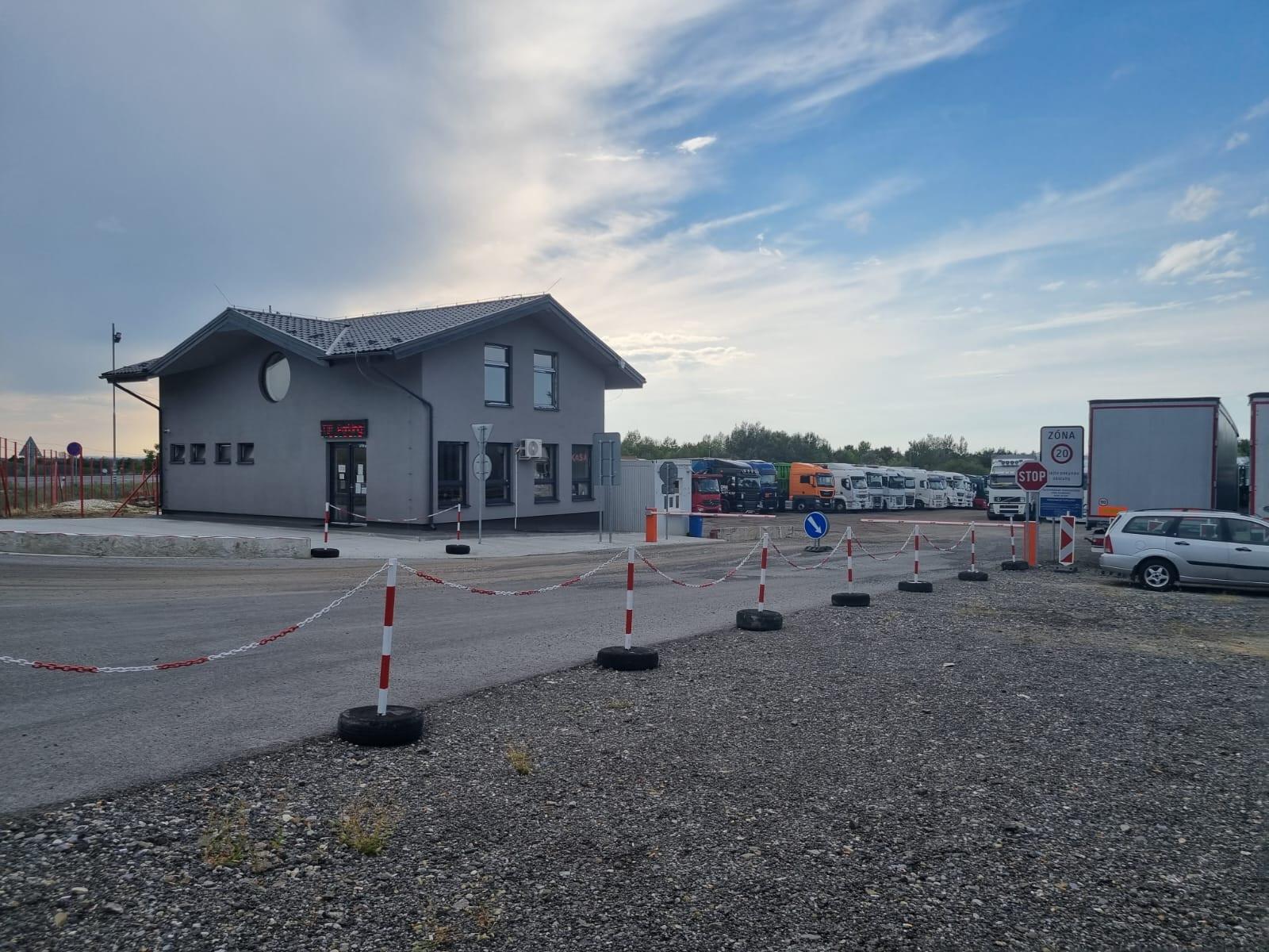 Na predaj funkčný areál pre kamióny vo Vyšnom Nemeckom – výborná poloha pri hranici – fotka 2