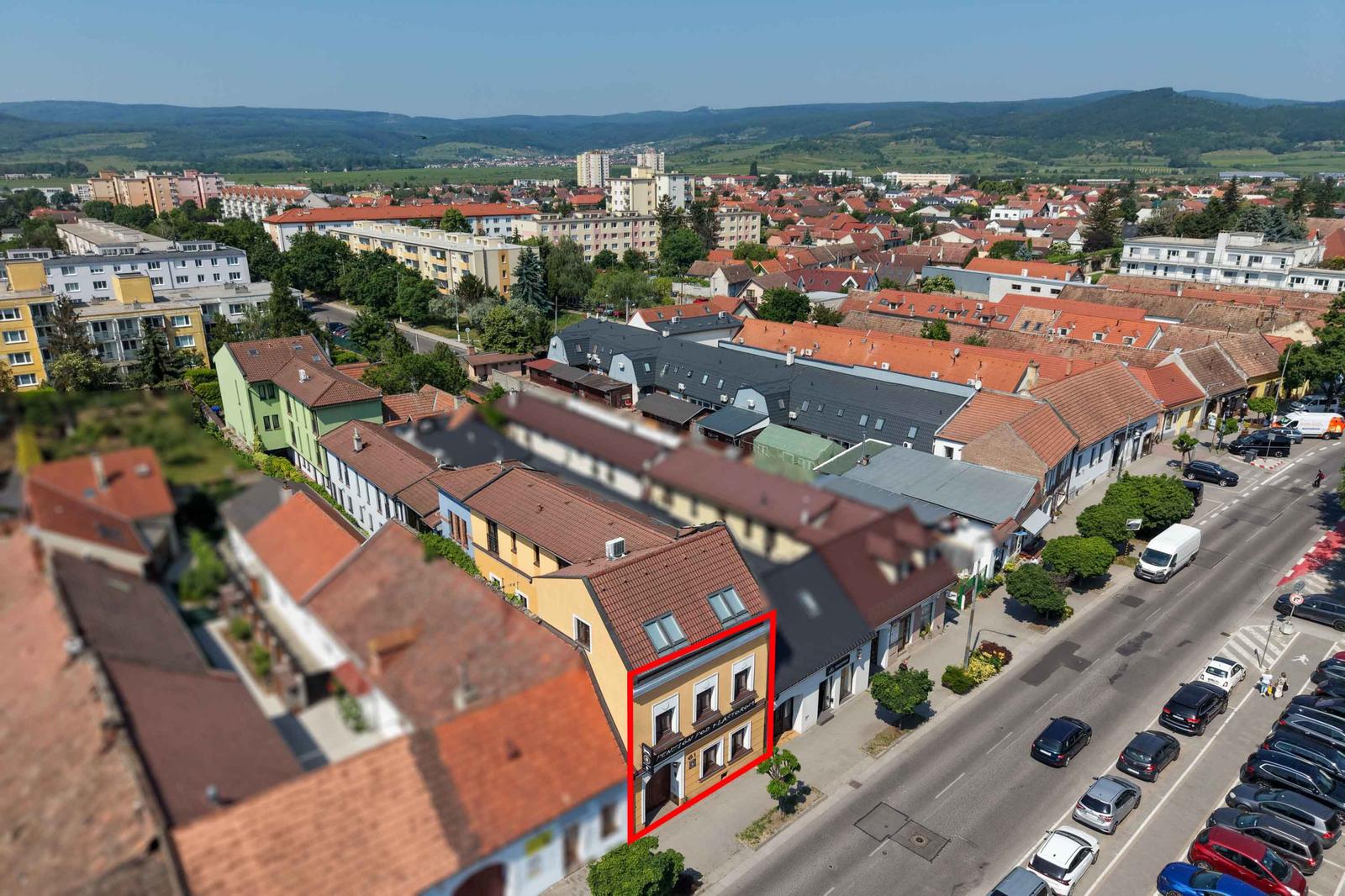 NA PREDAJ ŠTÝLOVÝ PENZIÓN V HISTORICKOM CENTRE PEZINKA – fotka 2