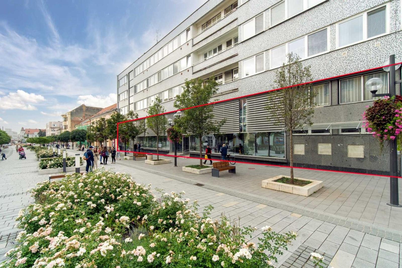 Na prenájom obchodné priestory na pešej zóne v centre mesta – fotka 2