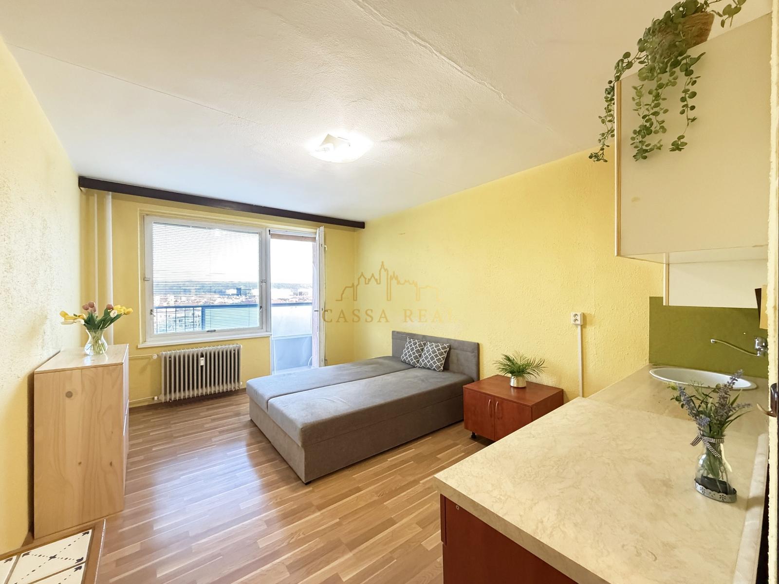 "RESERVÉ" IDEÁLNA garsónka 24 m² + Loggia s krásnym výhľadom V CENTRE / Dargovská ul. – fotka 2