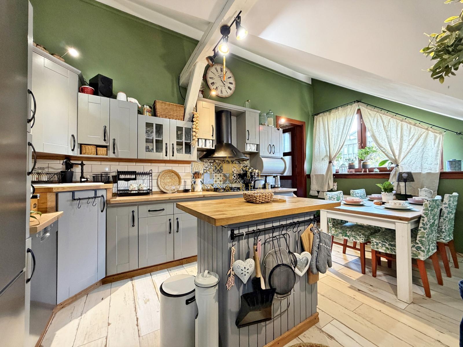 *RESERVÉ *Malá Praha / Jedinečný 3-izbový byt 120 m² S TERASOU aj krbom / Letná ul. / Košice - Staré mesto