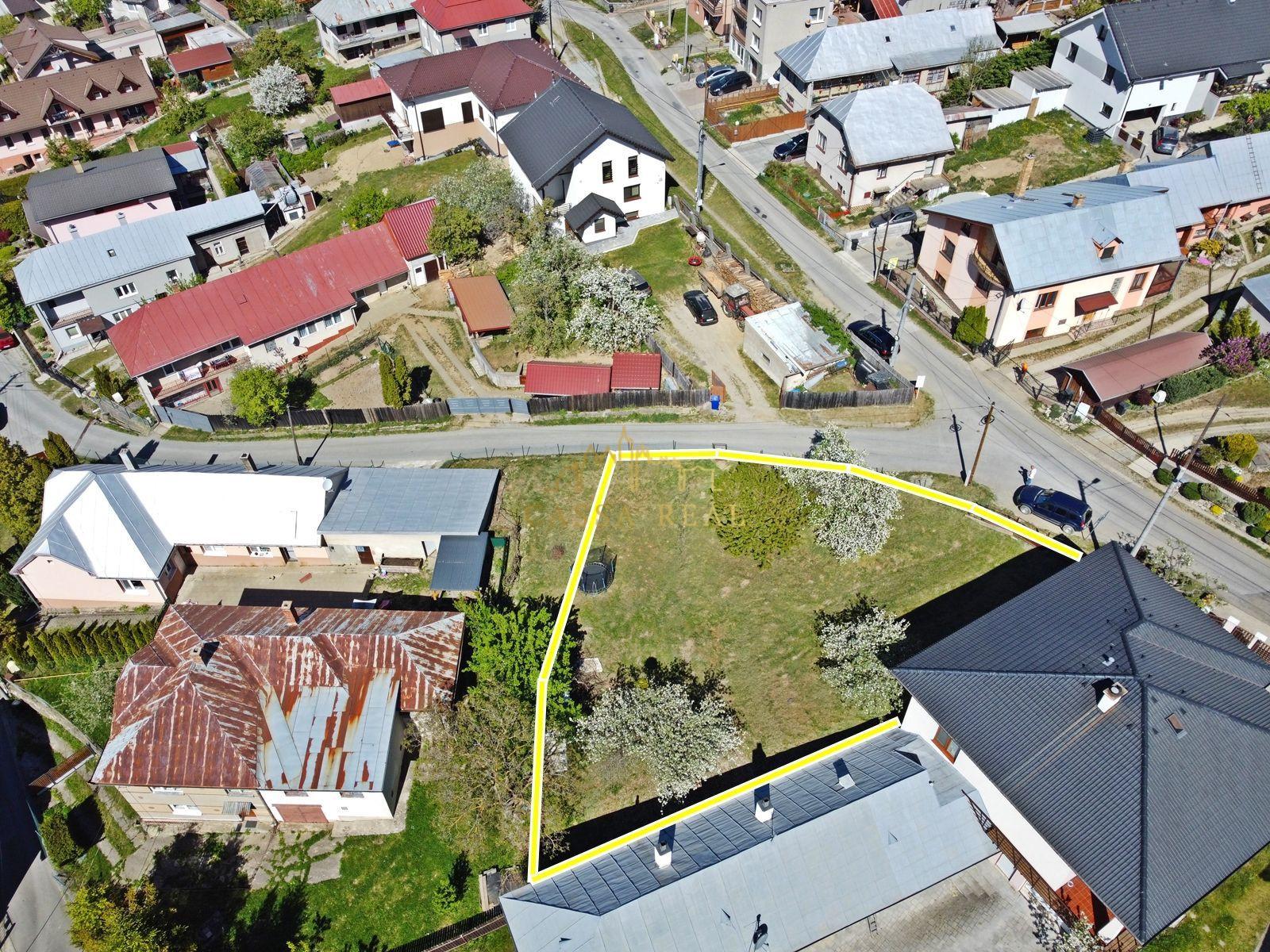 Stavebný pozemok v centre Kavečian, predaj  600 m² – výnimočná ponuka