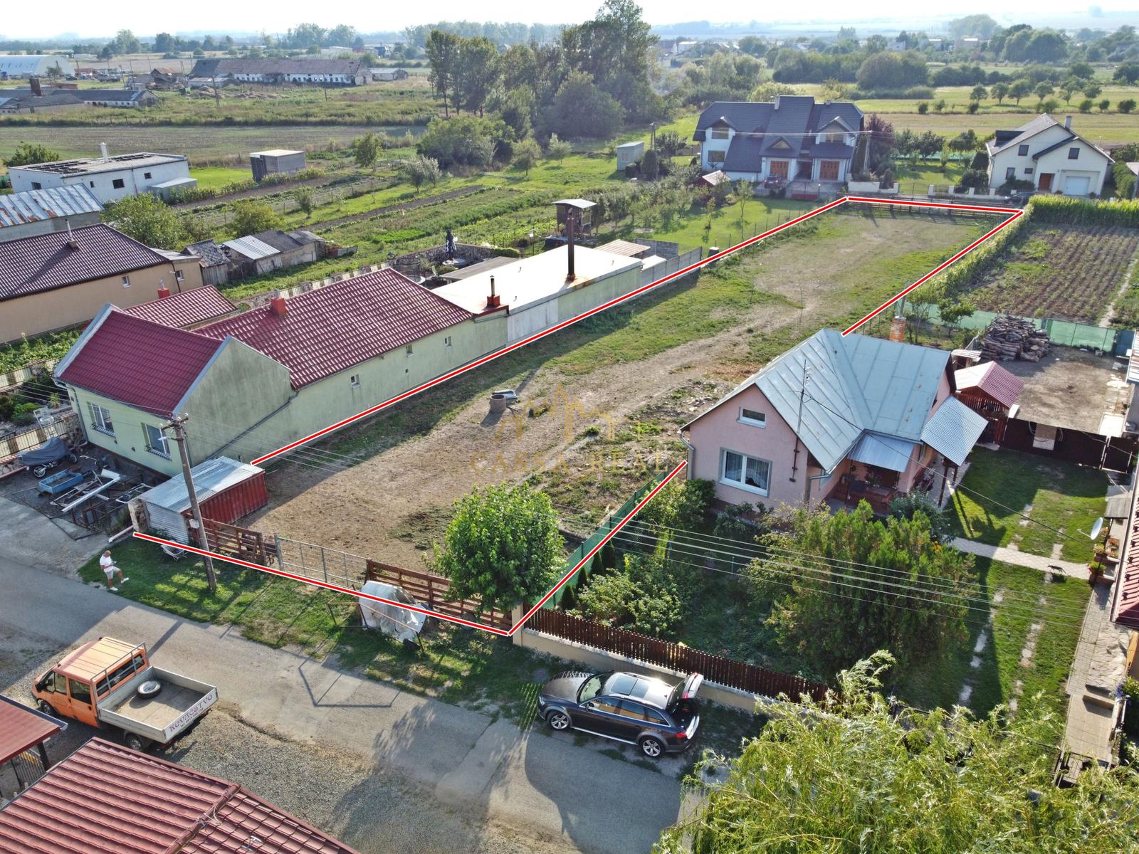 Stavebný pozemok v Milhostove pri Trebišove | 19 × 65 m | všetky IS | studňa | ideálna orientácia