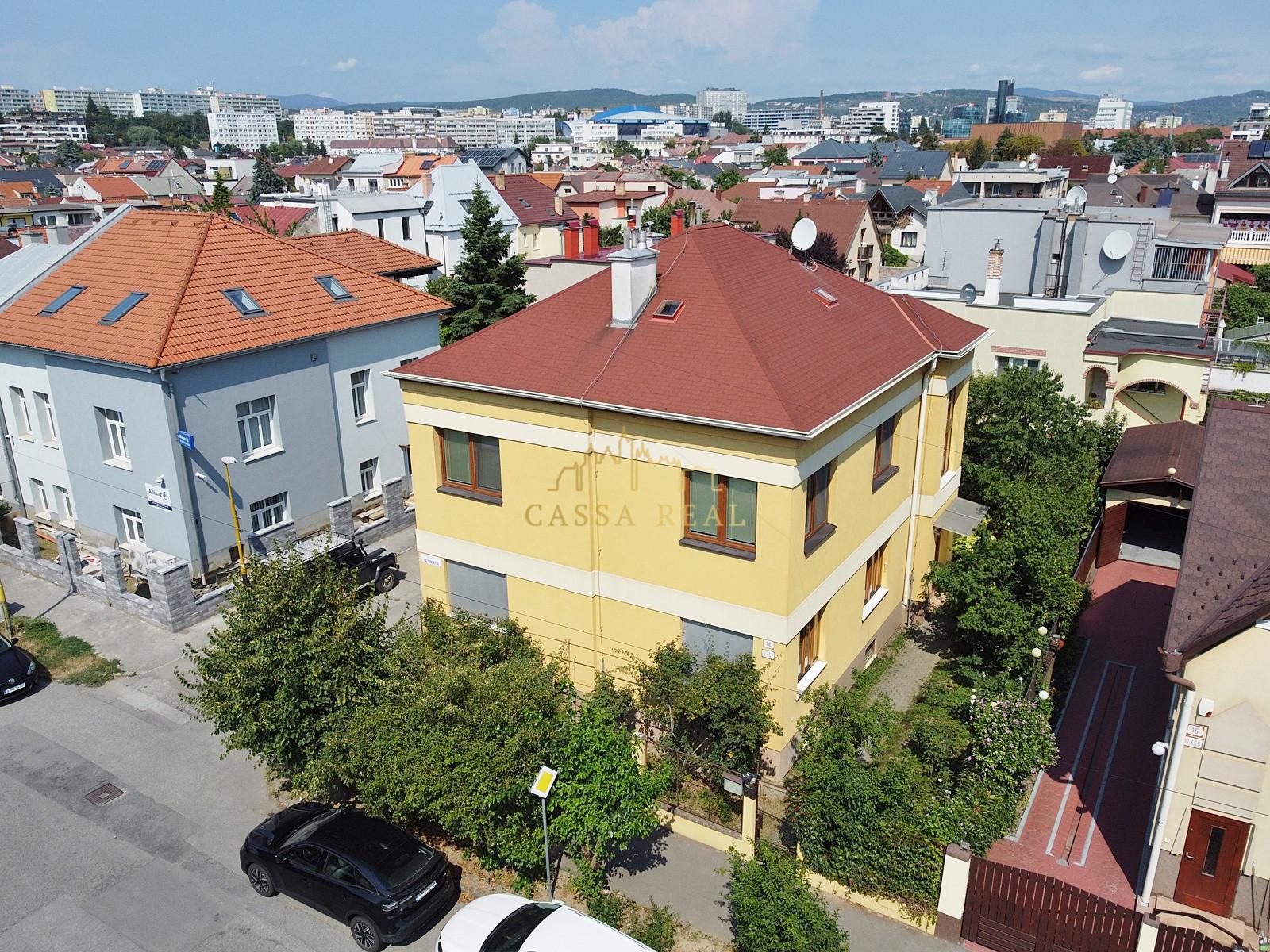 Prémiový 4-izbový byt s atmosférou starých Košíc | 88 m² | záhrada, pivnica a podkrovie | Milosrdenstva – Košice